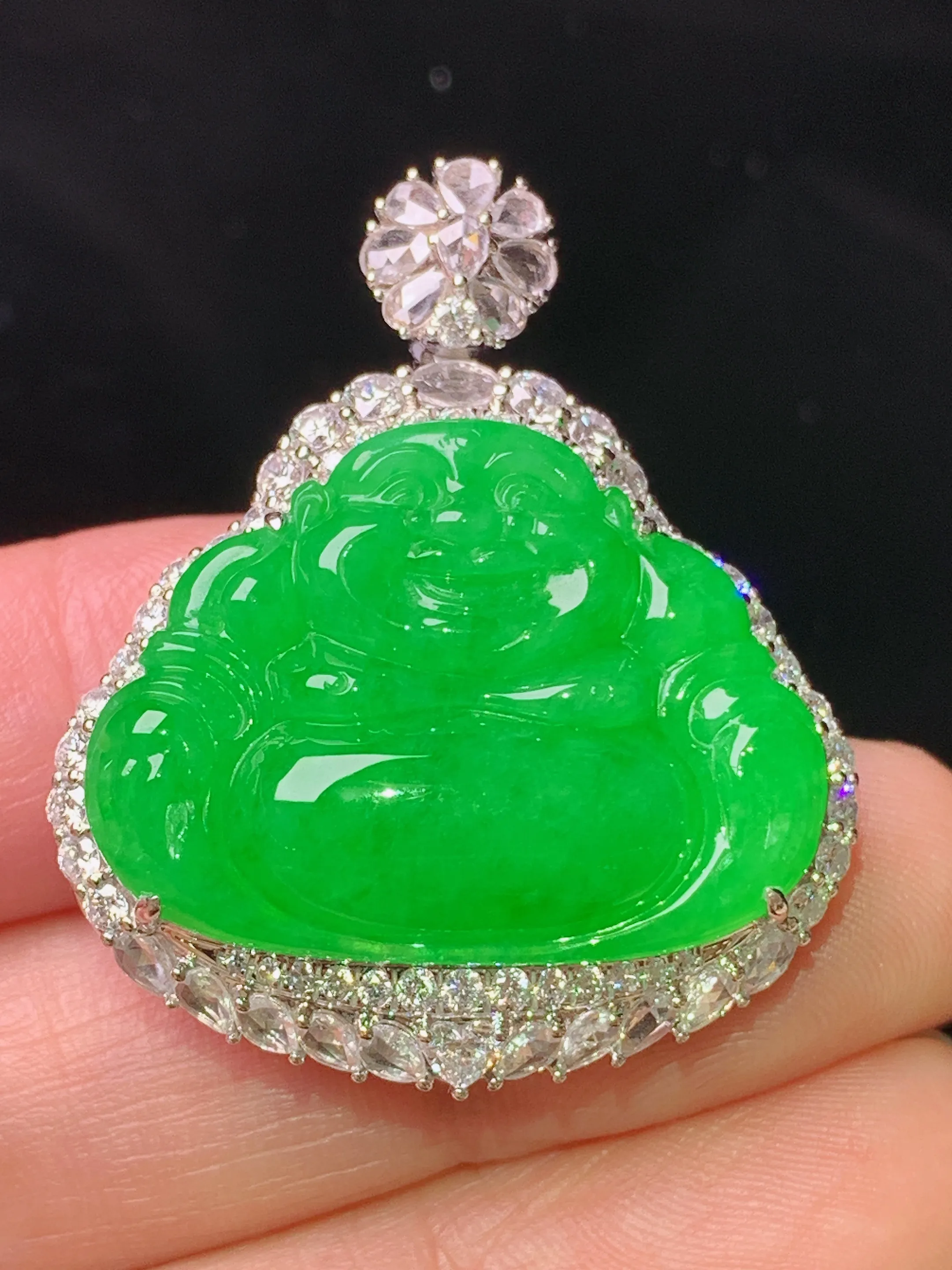 18k金钻镶嵌满绿佛公吊坠 玉质细腻 色泽清新艳丽  整体尺寸35.6*29.8*13.2