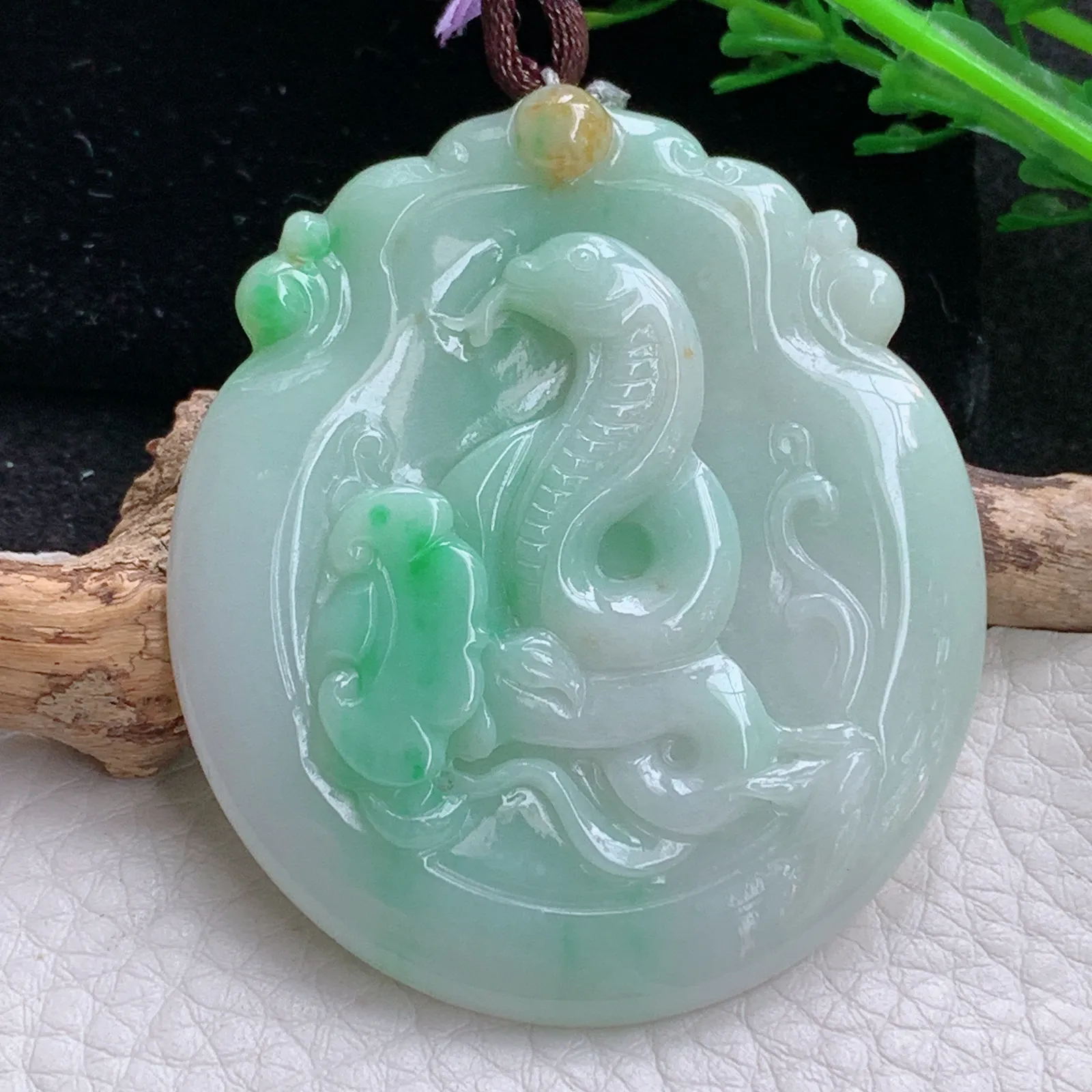 bg自然光54.5*47.6*6天然缅甸翡翠三彩腰缠万贯 生肖蛇玉吊坠 毛衣坠