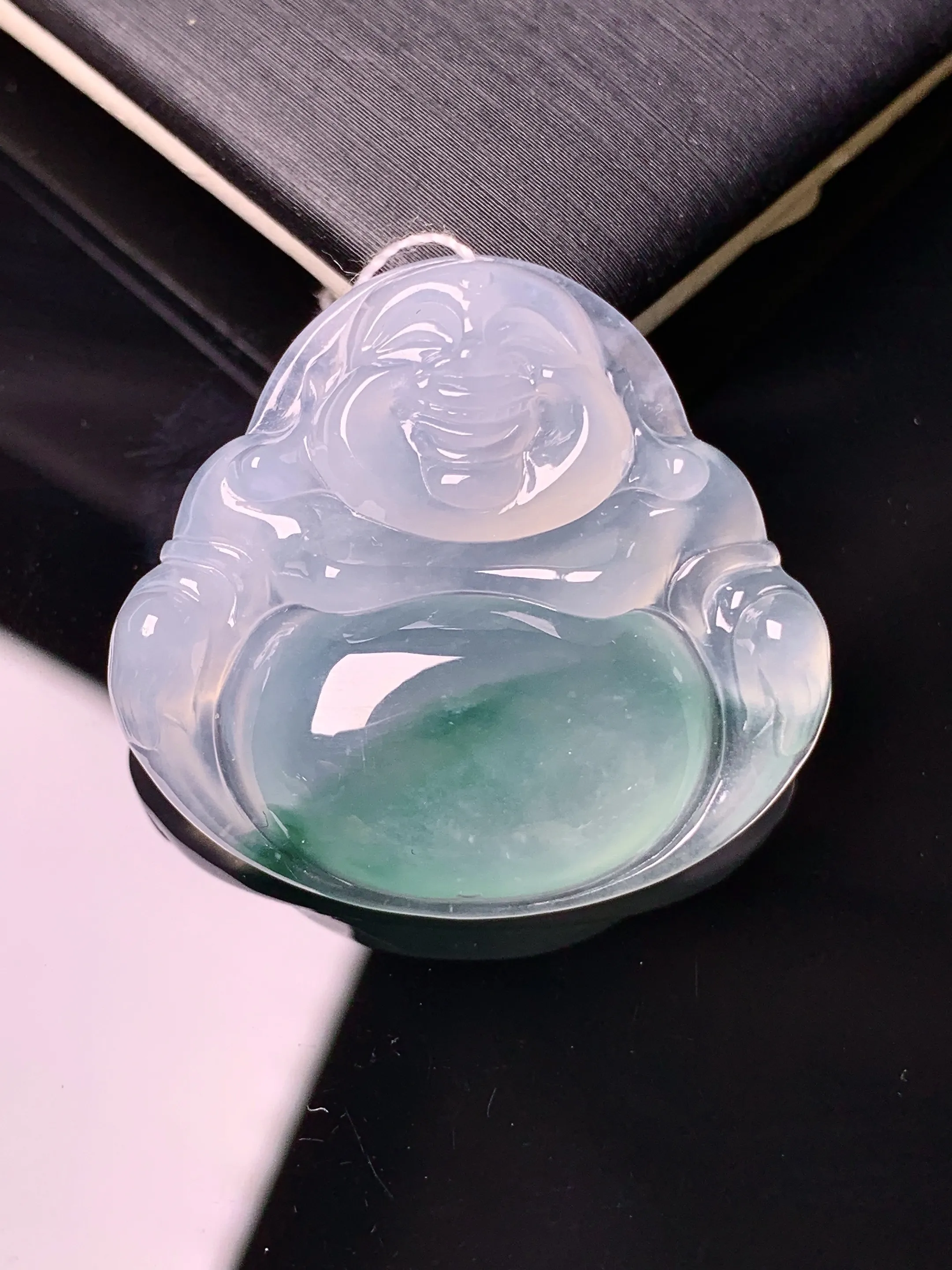 冰种飘绿佛公吊坠 玉质细腻 色泽清新艳丽  整体尺寸28.2*30.5*6.6