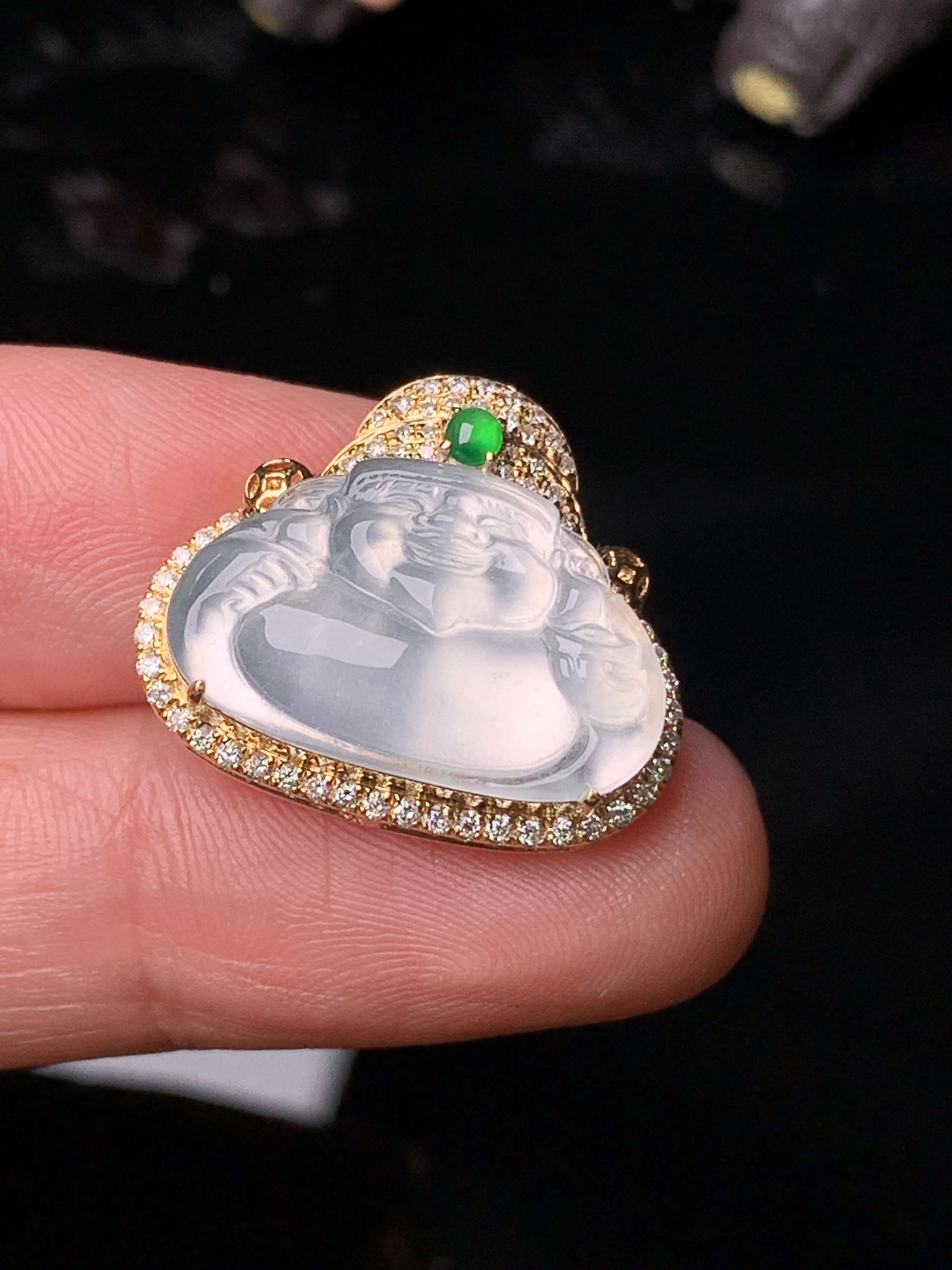 18k金钻镶嵌冰种财神吊坠 玉质细腻 色泽清新艳丽  整体尺寸18.3*20.8*7