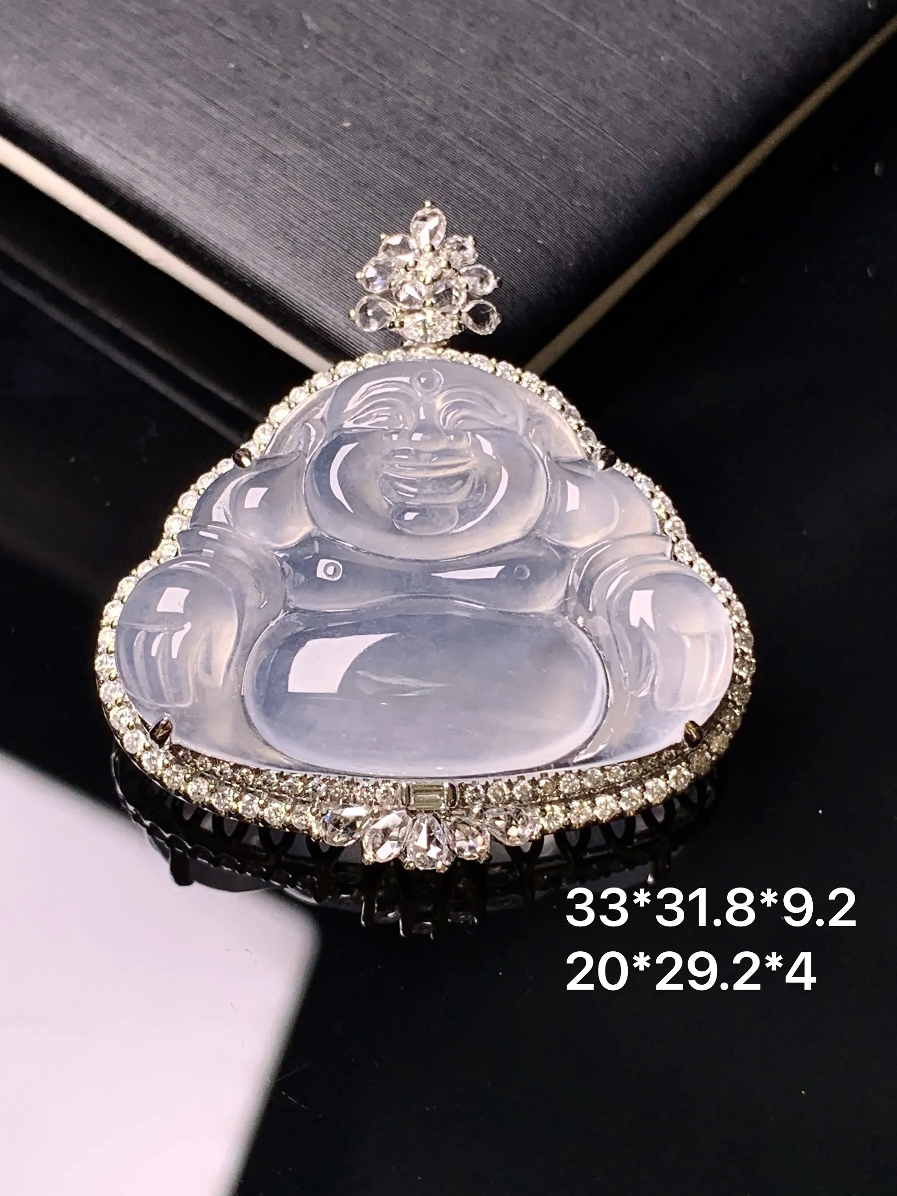 18k金钻镶嵌冰种佛公吊坠 玉质细腻 色泽清新艳丽  整体尺寸33*31.8*9.2