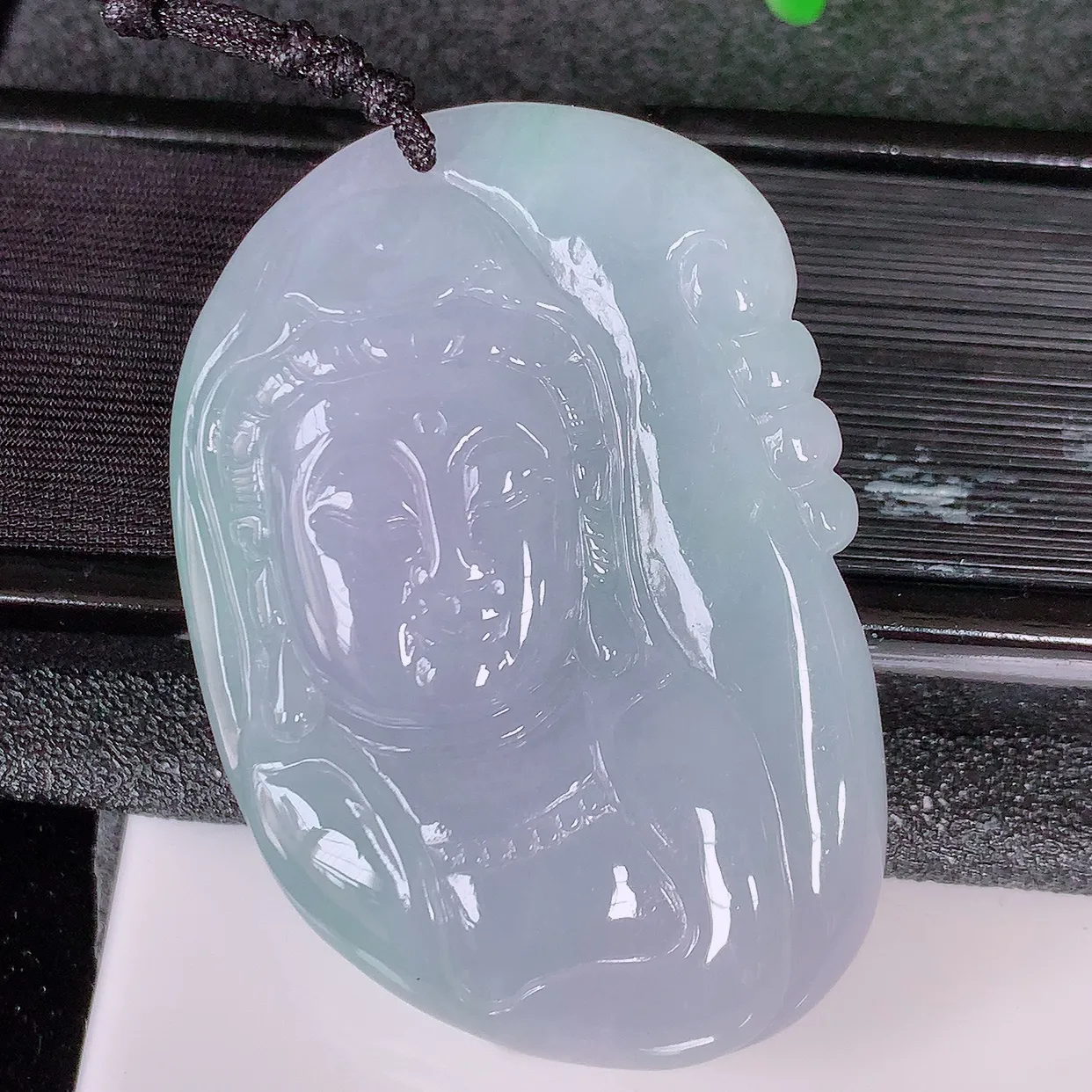 自然光实拍，冰润紫罗兰翡翠观音菩萨吊坠，赐福观音，玉润通透，慈祥端庄！#41.29