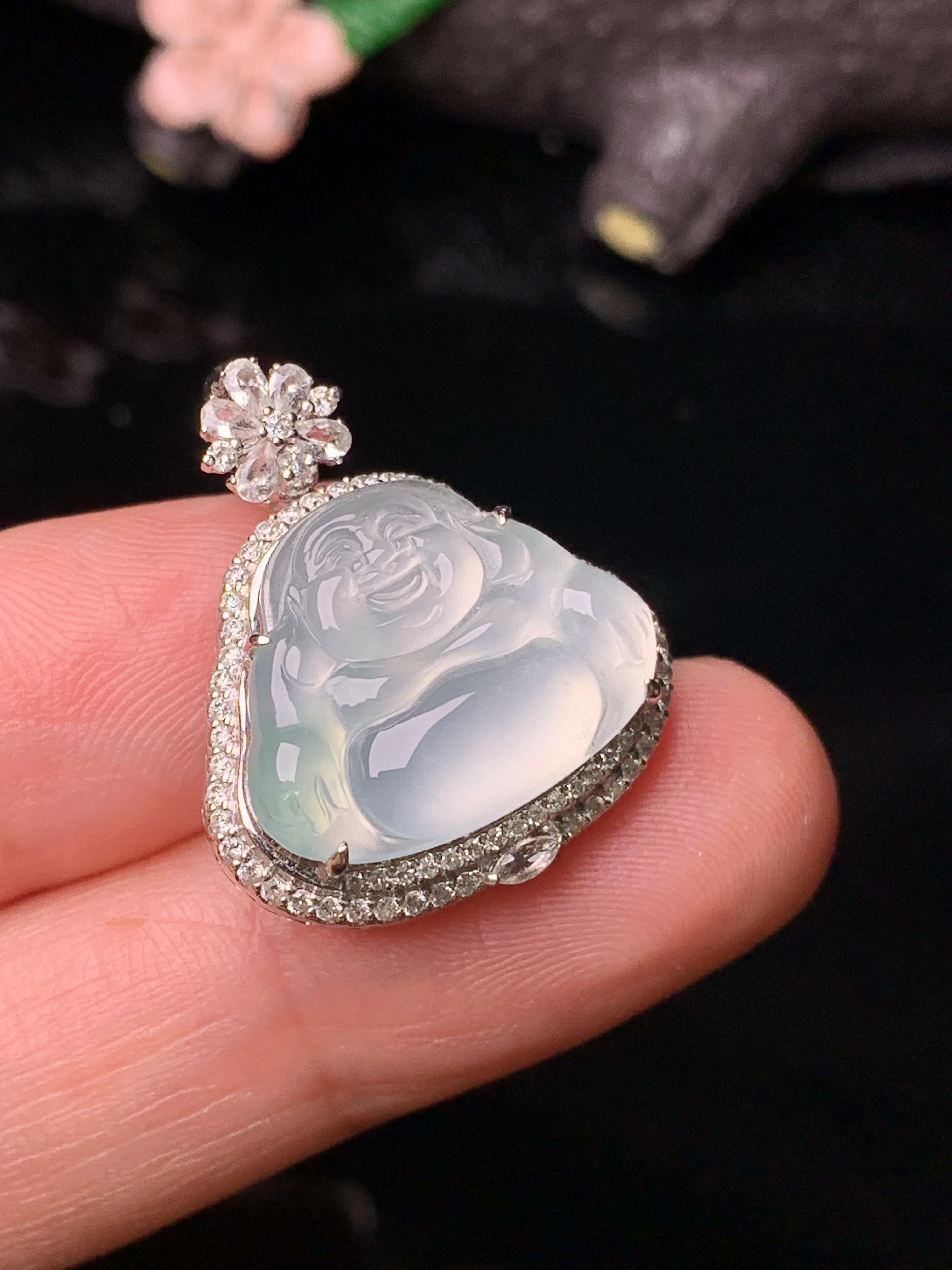 18k金钻镶嵌冰种佛公吊坠 玉质细腻 色泽清新艳丽  整体尺寸23.5*20*9.2