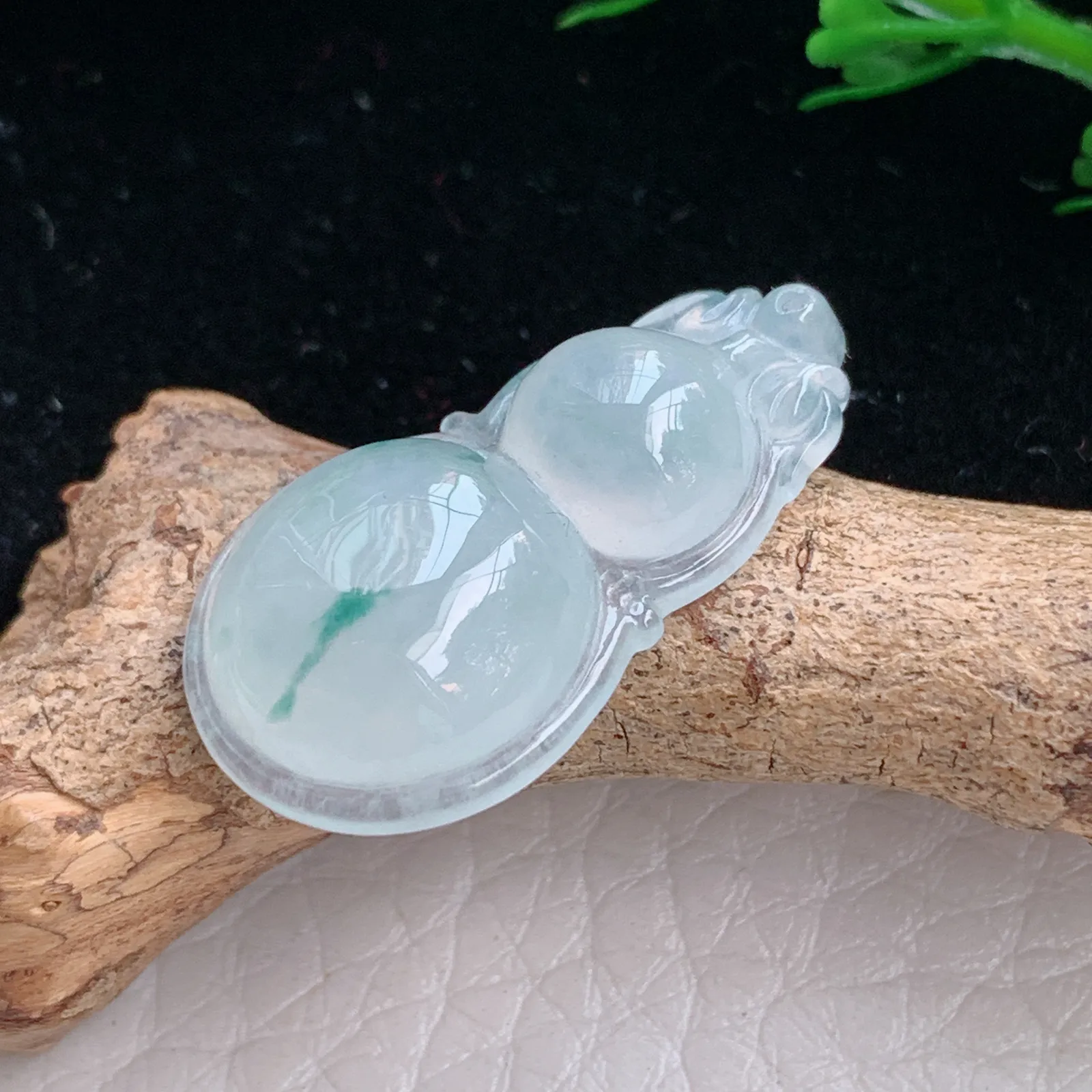 gp自然光26.6*14*6.2天然缅甸翡翠冰胶饱满飘花葫芦 玉葫芦玉吊坠