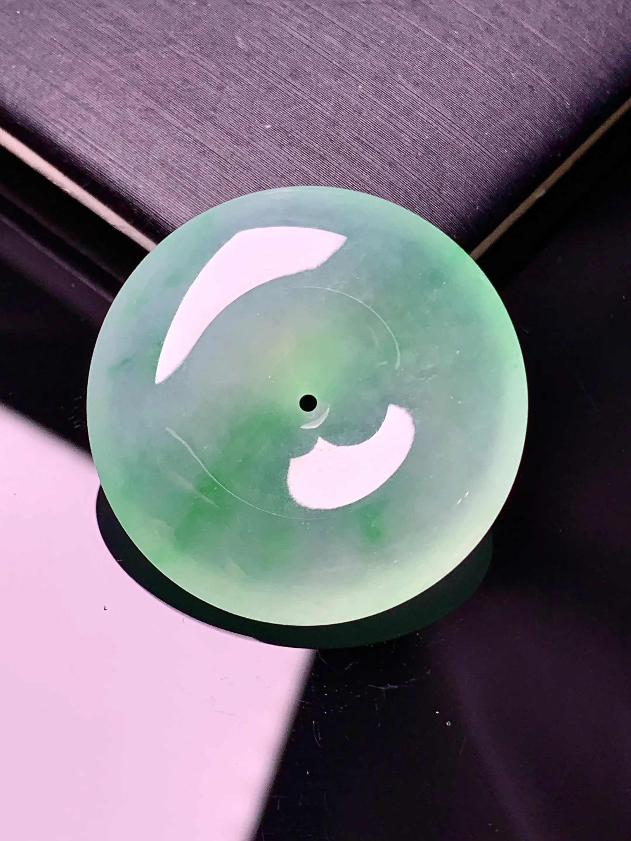 冰种平安扣吊坠 玉质细腻 色泽清新艳丽  整体尺寸28.5*6.8