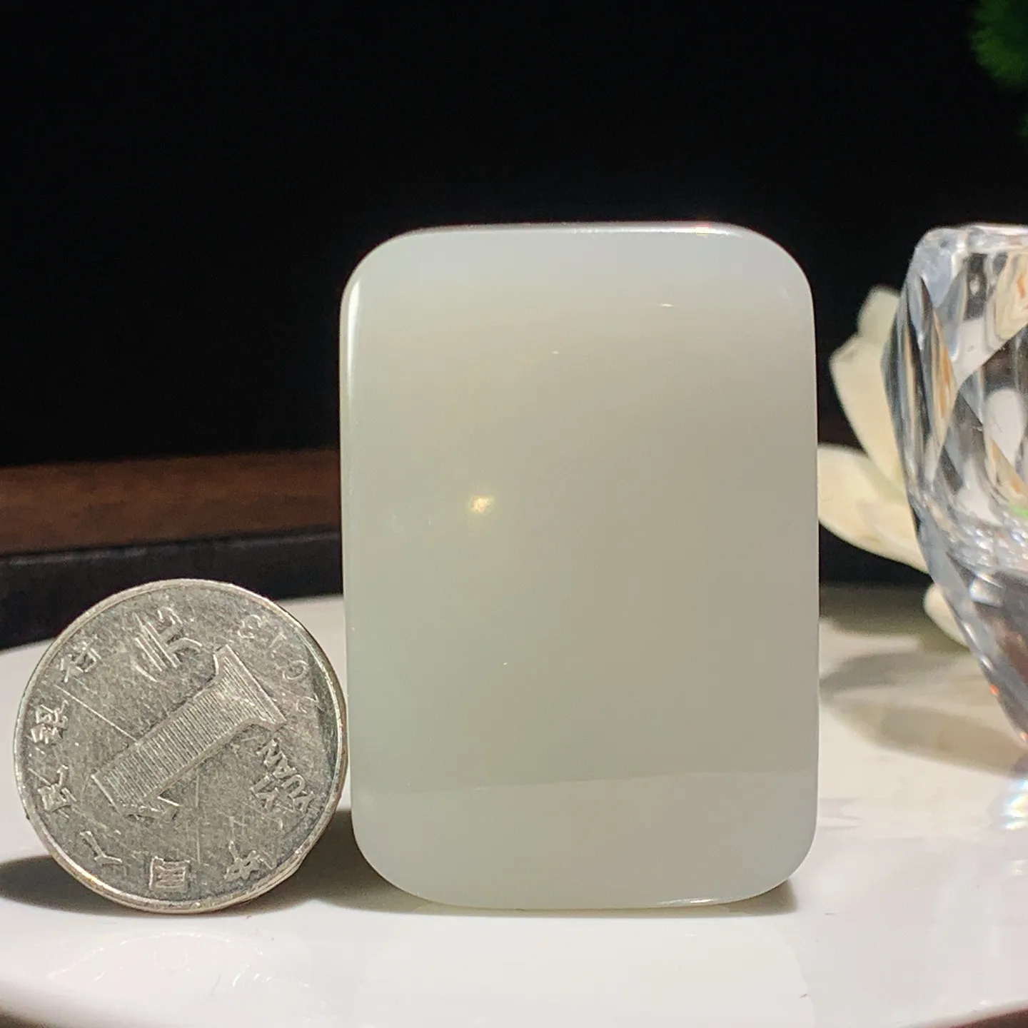 和田玉紫罗兰平安无事牌挂件。尺寸51/35/13重57克。玉质细腻油润。手推出油。佩戴高端典雅。lt251201