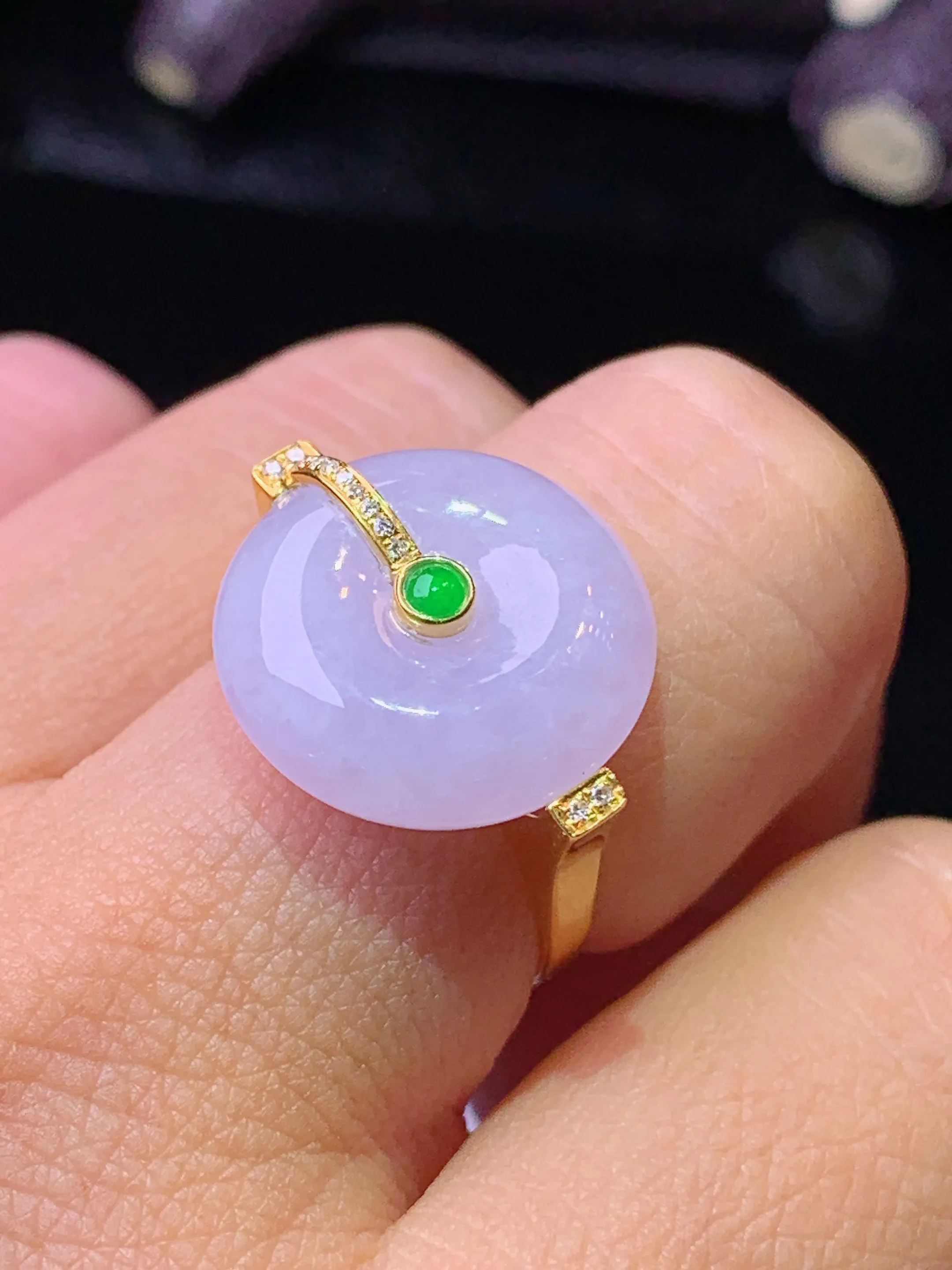 18k金钻镶嵌紫罗兰戒指 玉质细腻 色泽清新艳丽 圈口12.5 整体尺寸16.3*5.8