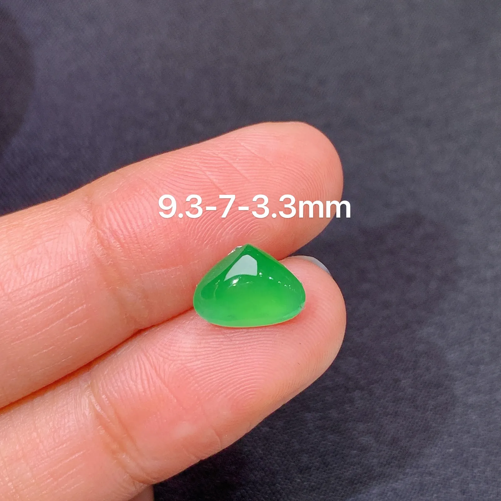 阳绿水滴，镶嵌佳品，冰润色阳，种水足 尺寸9.3*7*3.3