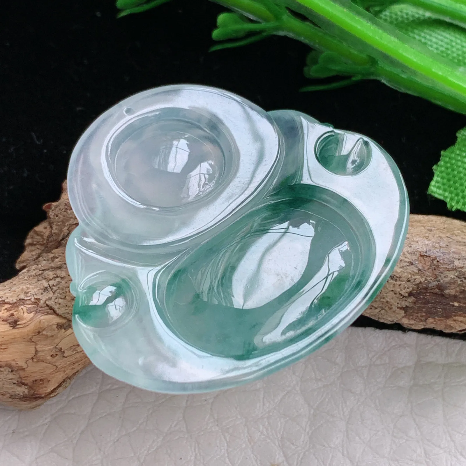 gp自然光31.6*35.2*6天然缅甸翡翠冰胶饱满飘花佛公 弥勒佛玉吊坠