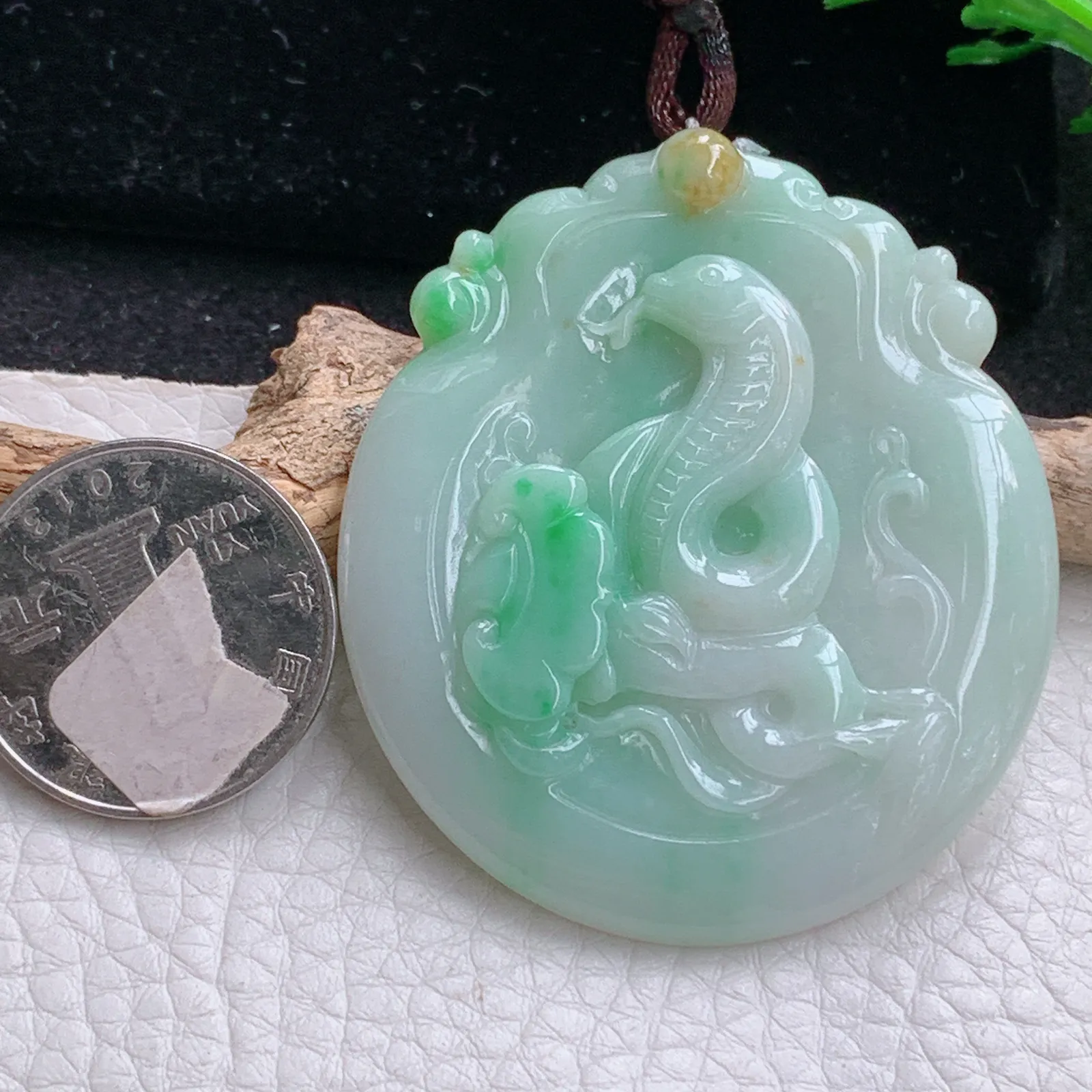 bg自然光54.5*47.6*6天然缅甸翡翠三彩腰缠万贯 生肖蛇玉吊坠 毛衣坠