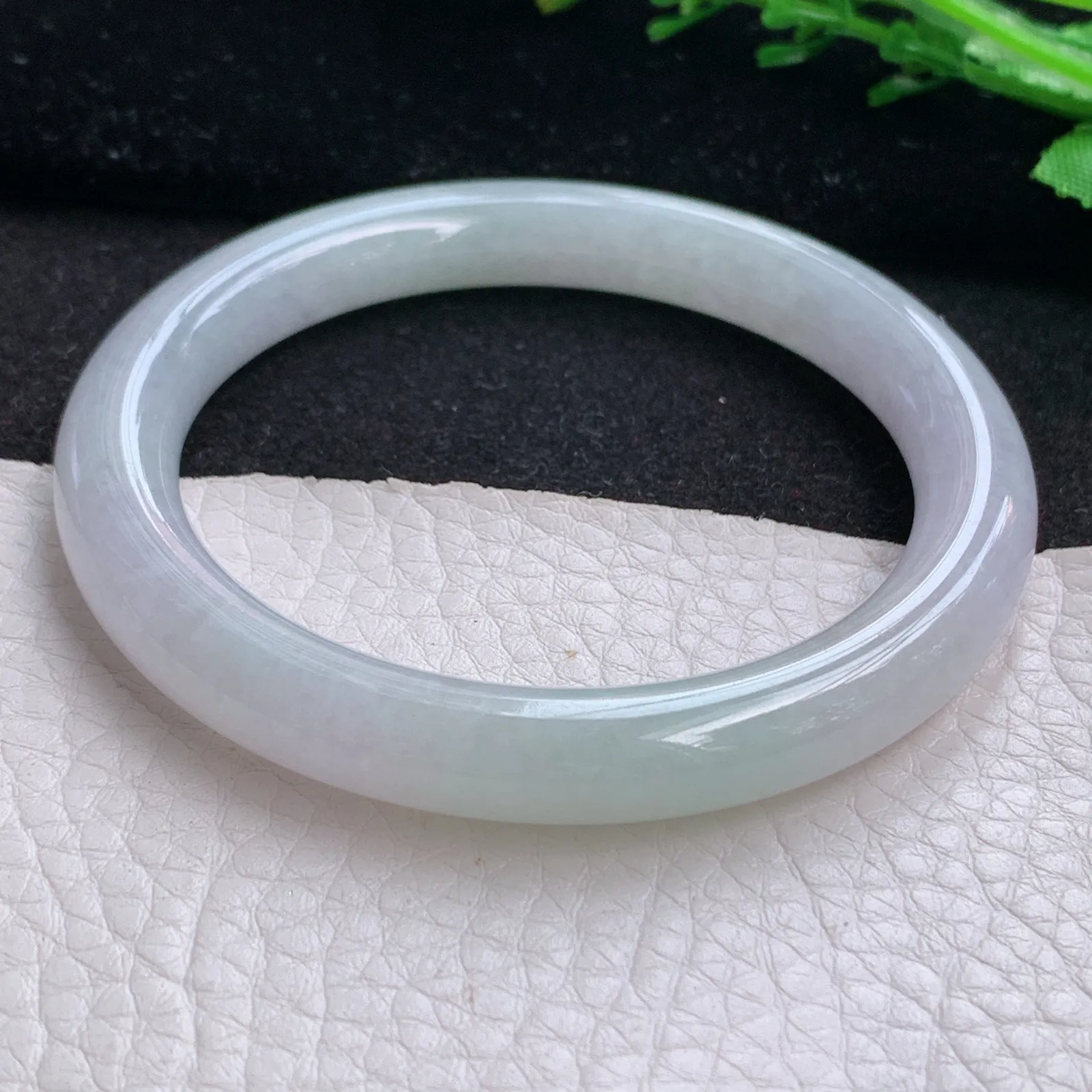 n自然光54*8.5*8.7叮当镯 缅甸翡翠a货玉手镯淡雅圆条玉手环