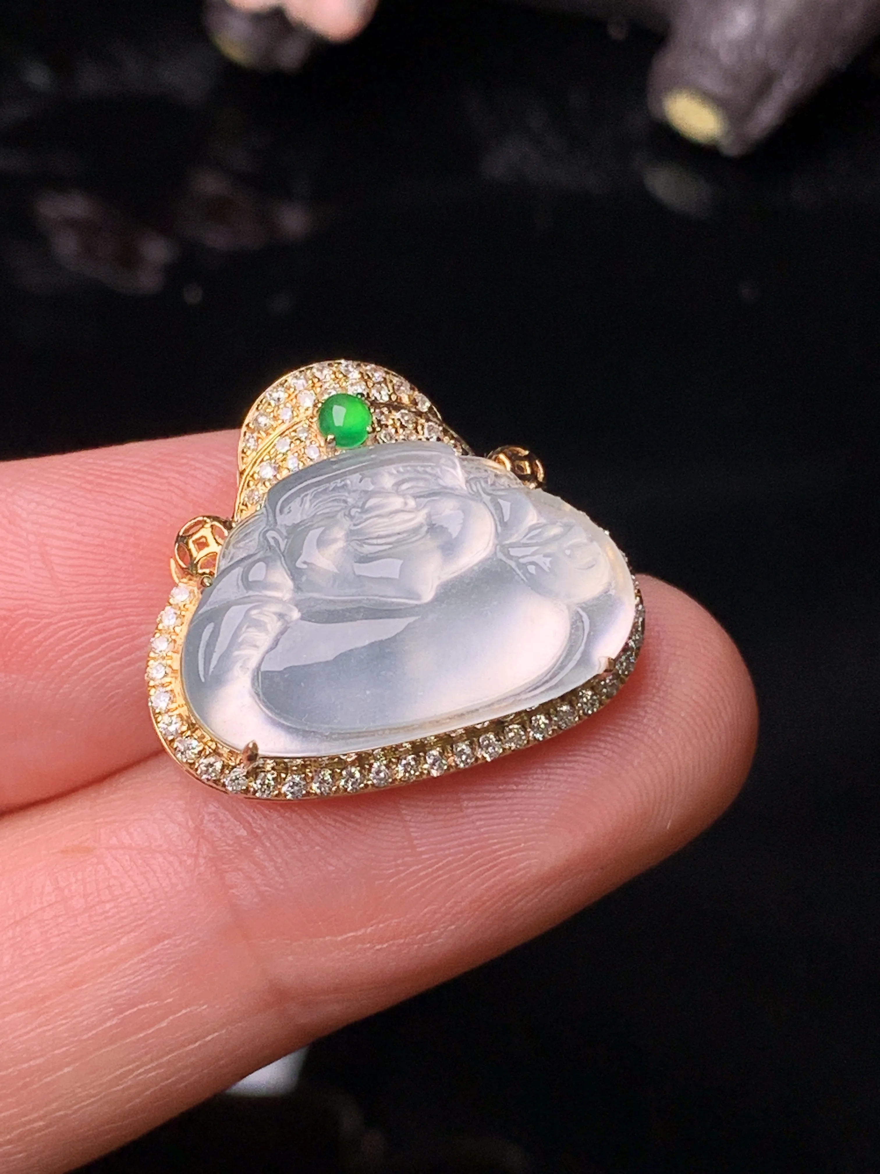 18k金钻镶嵌冰种财神吊坠 玉质细腻 色泽清新艳丽  整体尺寸18.3*20.8*7