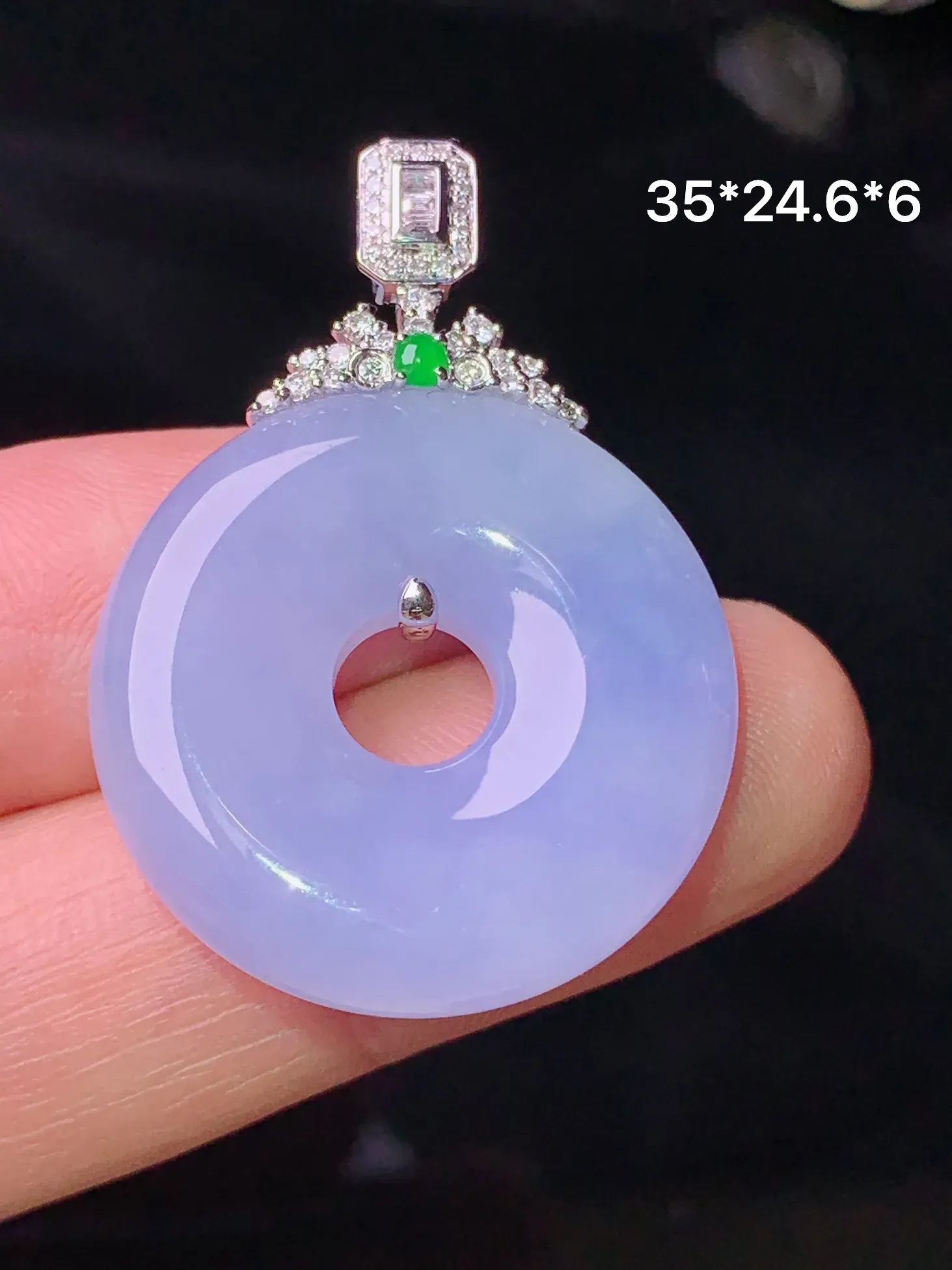 18k金钻镶嵌紫罗兰平安环吊坠 玉质细腻 色泽清新艳丽 整体尺寸35*24.6*6