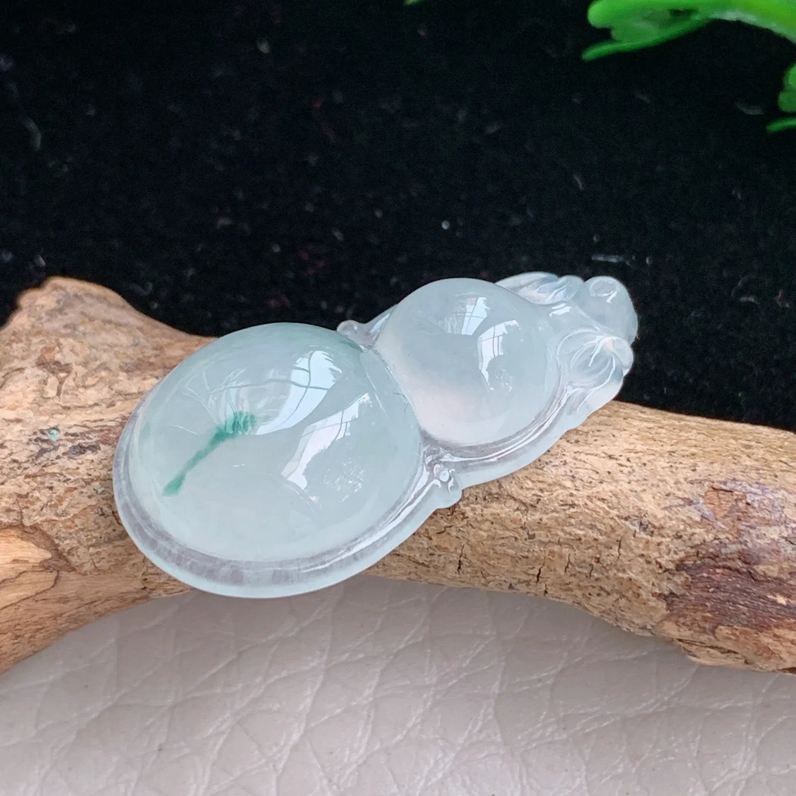 gp自然光26.6*14*6.2天然缅甸翡翠冰胶饱满飘花葫芦 玉葫芦玉吊坠