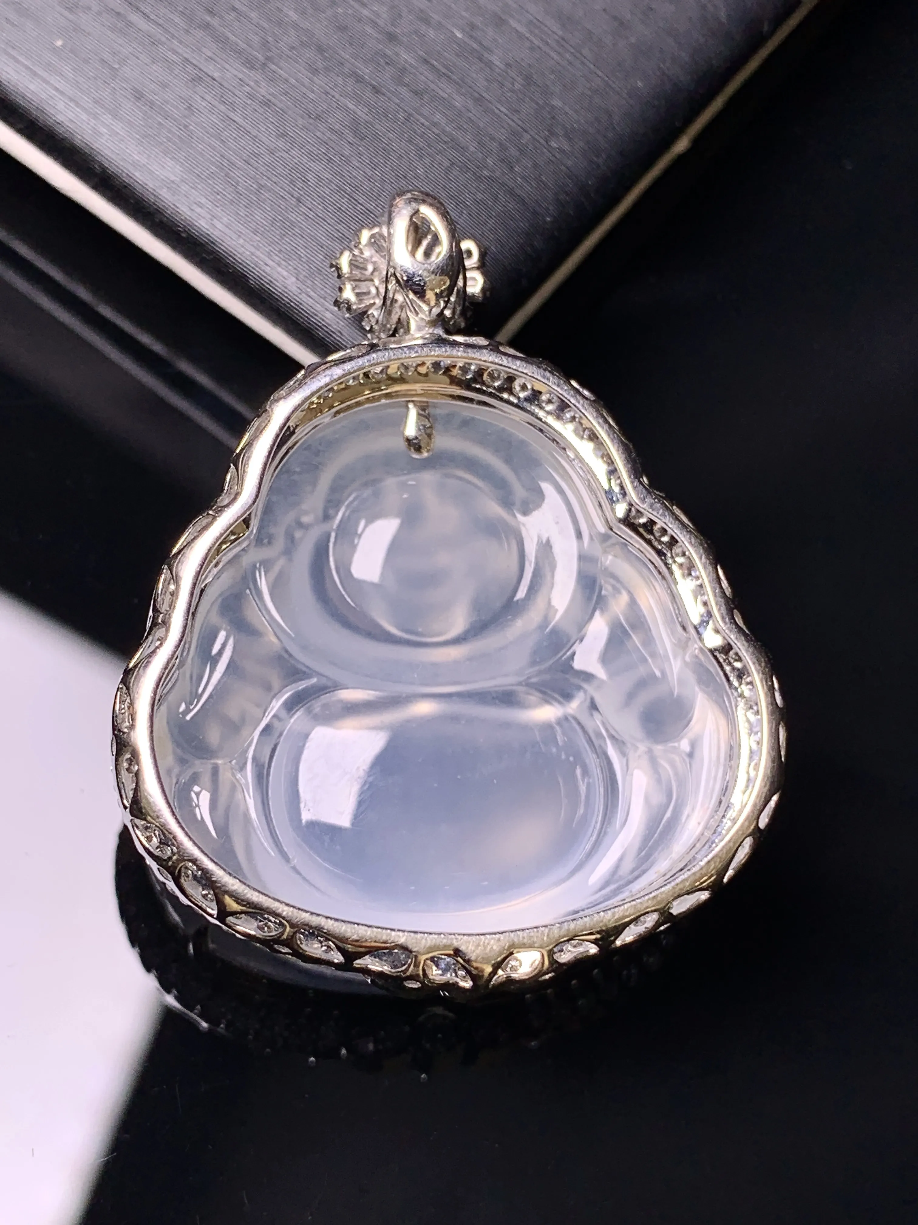 18k金钻镶嵌冰种佛公吊坠 玉质细腻 色泽清新艳丽  整体尺寸35*28.3*10