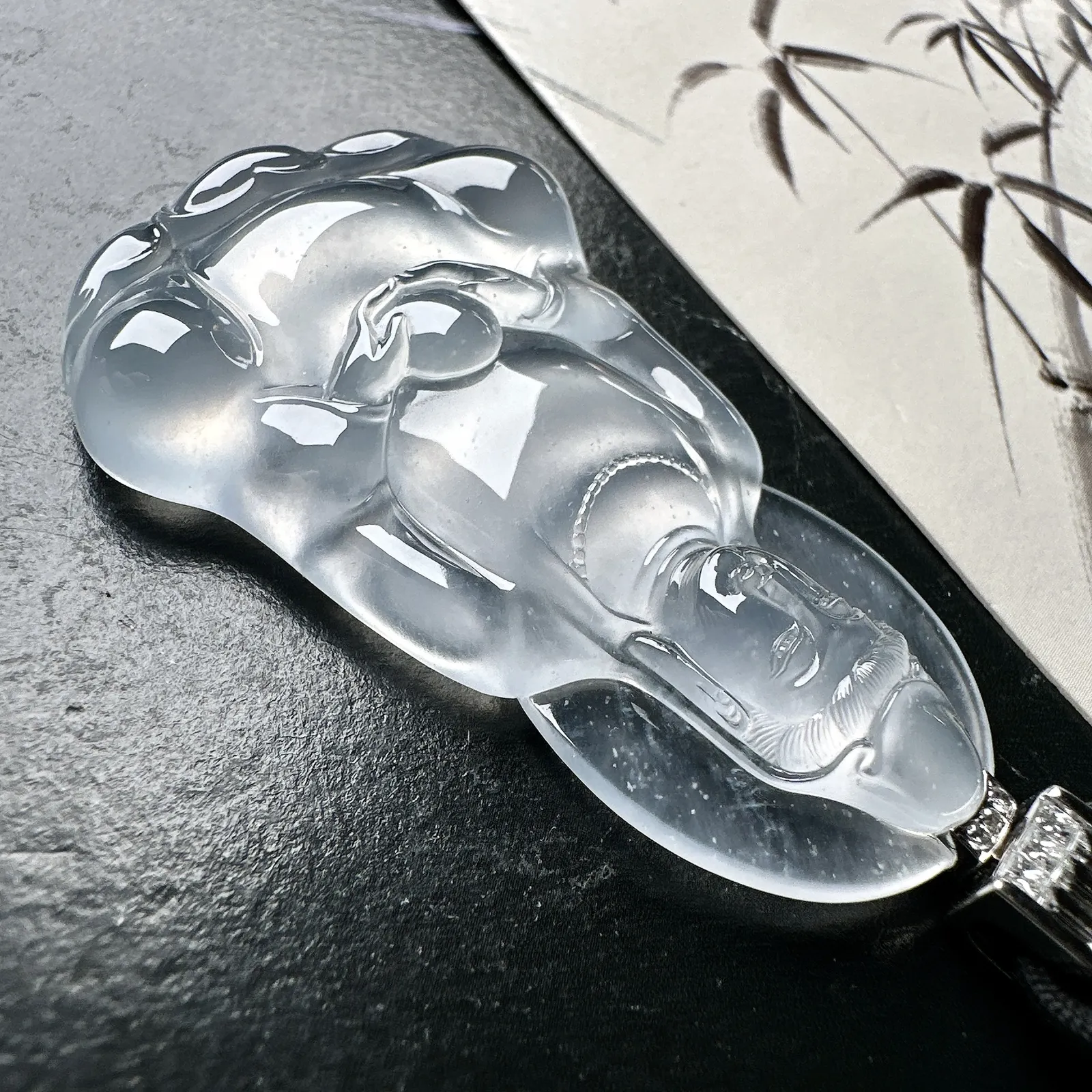 【玻璃种素衣观音】莲花观音精品件，质地细腻，通透度上佳，冰感十足，适合佩戴，收藏品质，18k金钻镶嵌，裸石尺寸53.4*33.4*7.9毫米