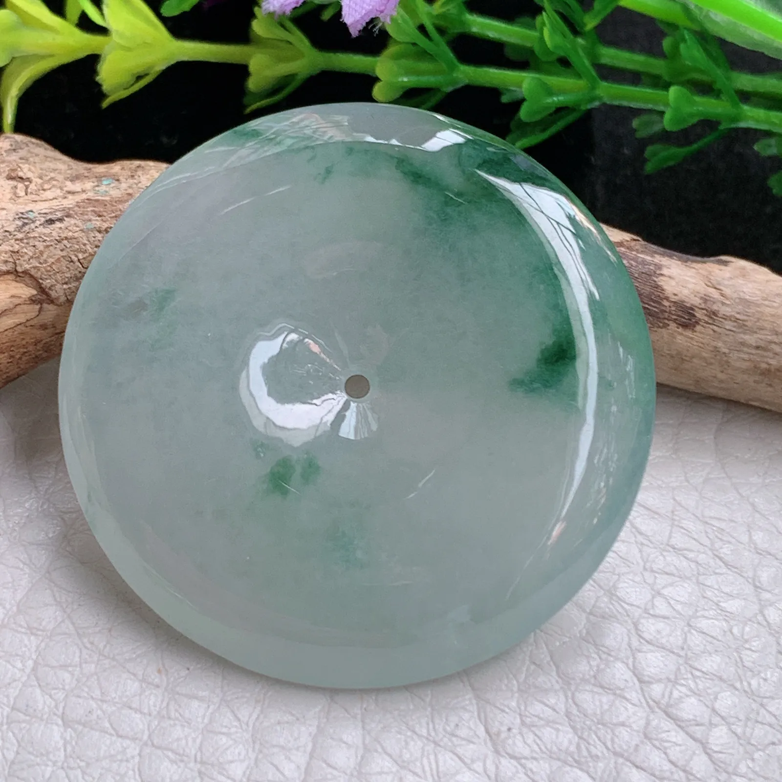 gp自然光39.8*6.5天然缅甸翡翠冰胶饱满飘花大平安扣 玉扣玉吊坠