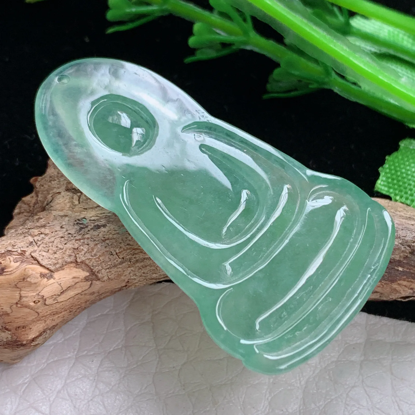 gp自然光41.6*23.6*4.6天然缅甸翡翠冰油绿玉扣素衣观音 玉观音玉吊坠