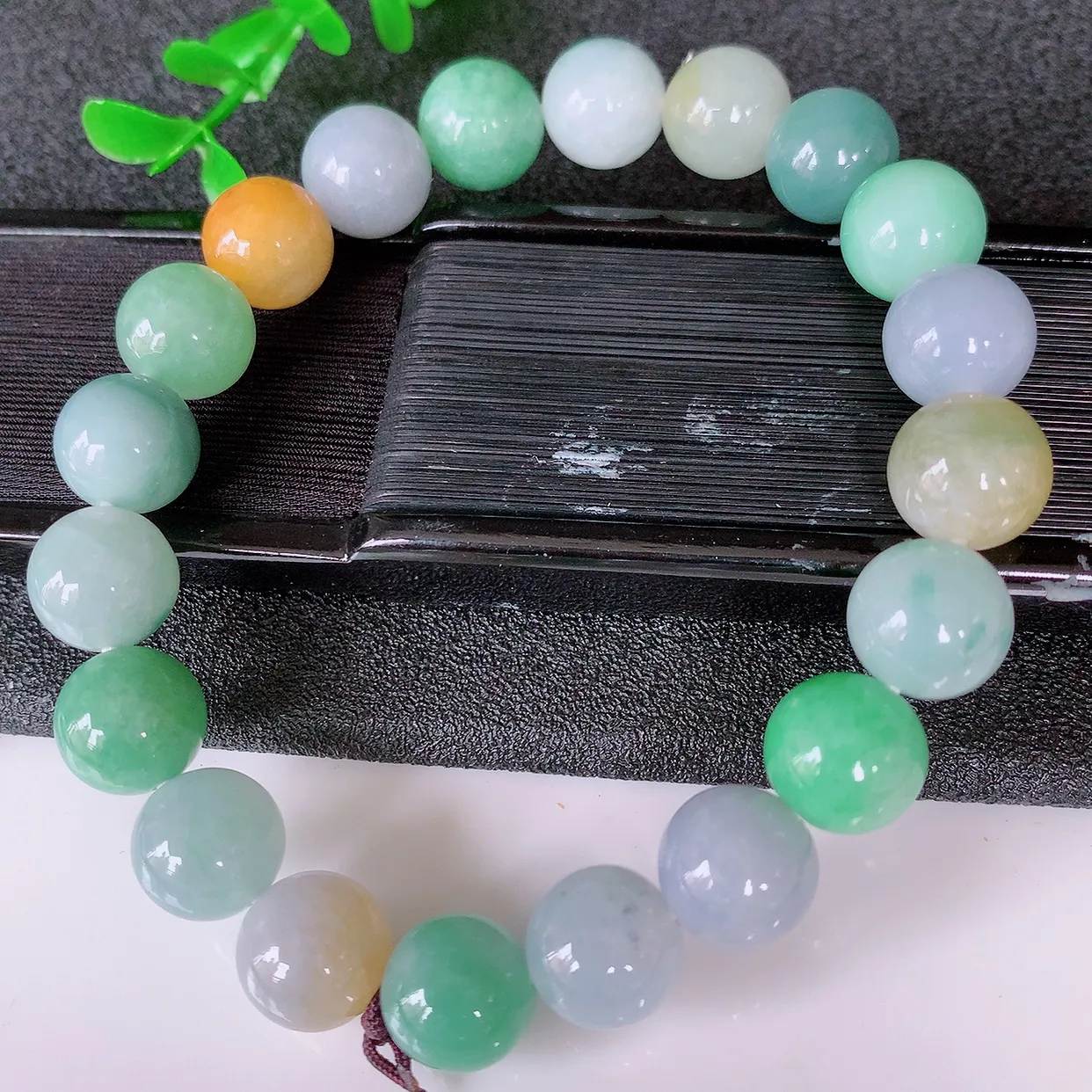 自然光实拍，冰润多宝翡翠手链，多彩翡翠手串，颜色丰富，料子细腻，高档大气，自戴送礼佳品！#46.29取一尺寸9.8mm