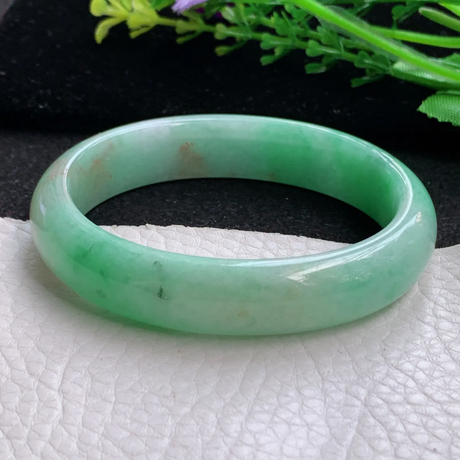 n自然光55*49*12.5*7贵妃镯 缅甸翡翠a货玉手镯三彩宽边玉手环