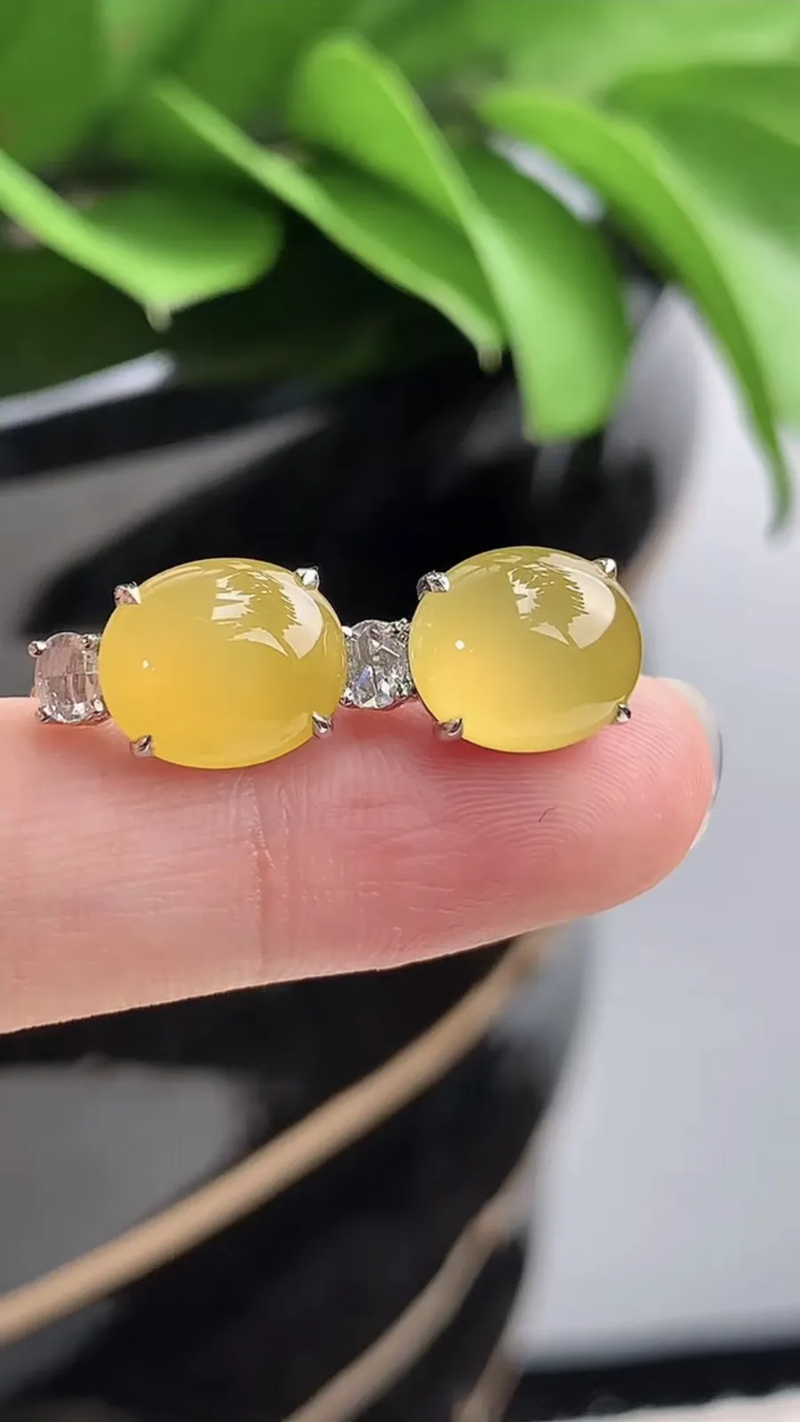 a货翡翠老坑冰种18K金伴钻镶嵌黄翡蛋面耳坠 尺寸10×8mm 重量4.40g 1201