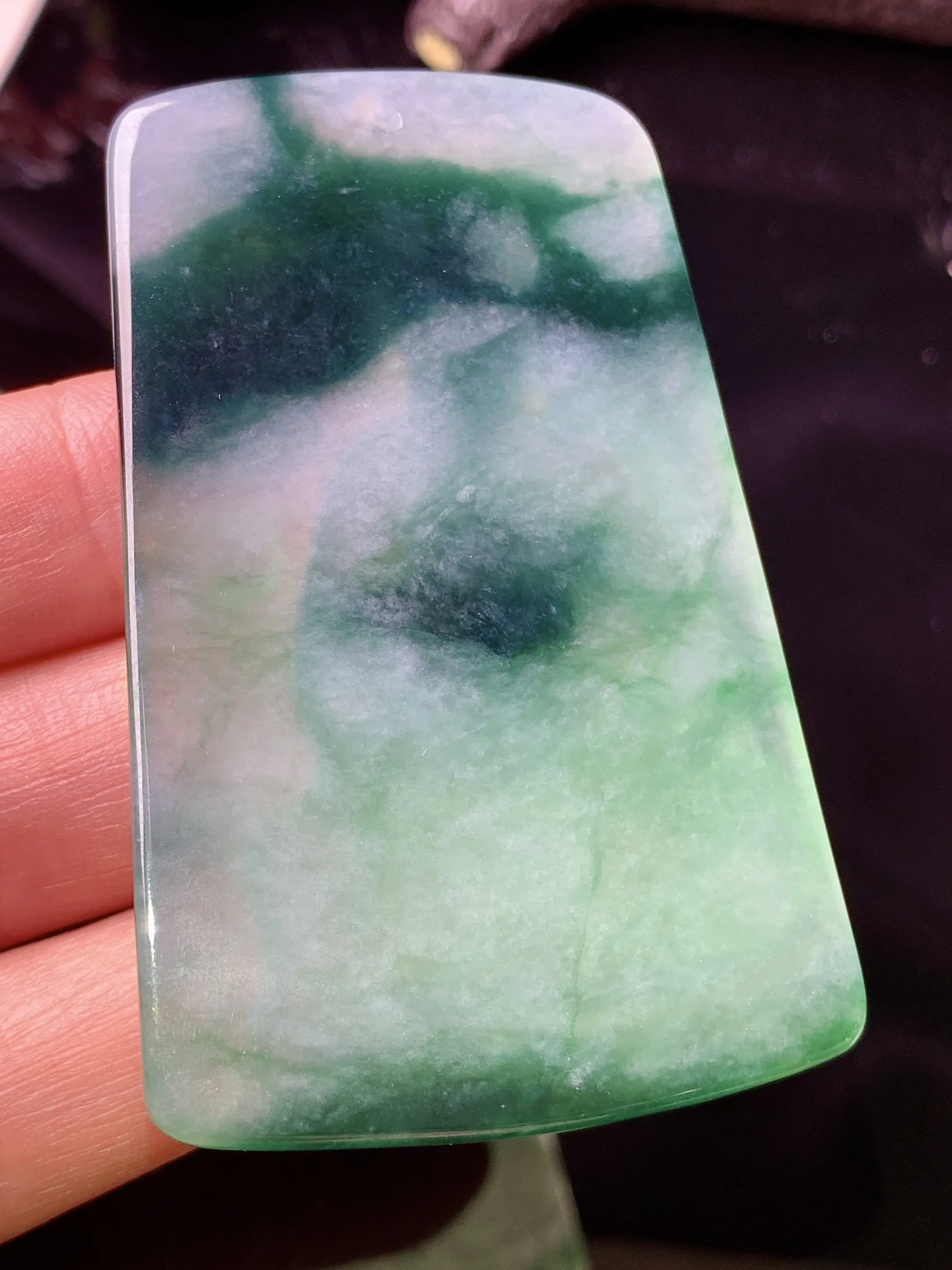 飘绿大日如来佛祖吊坠 玉质细腻 色泽清新艳丽  整体尺寸59.8*30.5*4.8