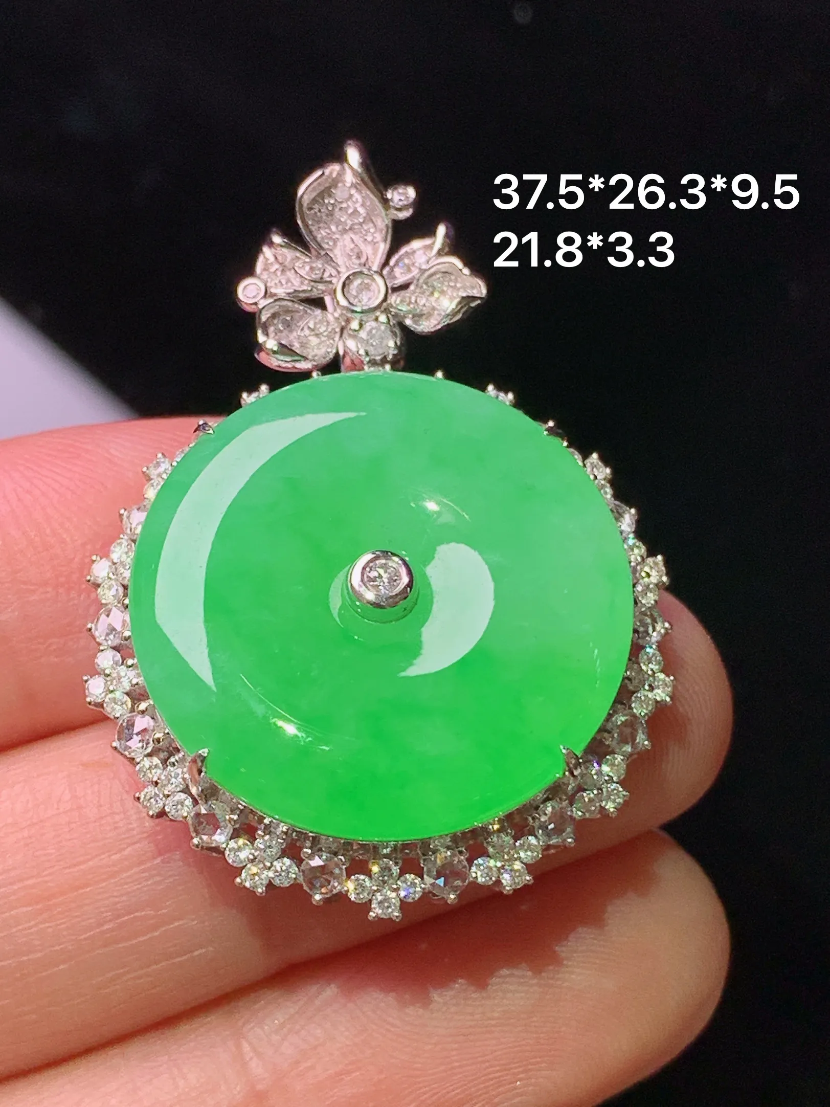 18k金钻镶嵌翠绿平安扣吊坠 玉质细腻 色泽清新艳丽  整体尺寸37.5*26.3*9.5