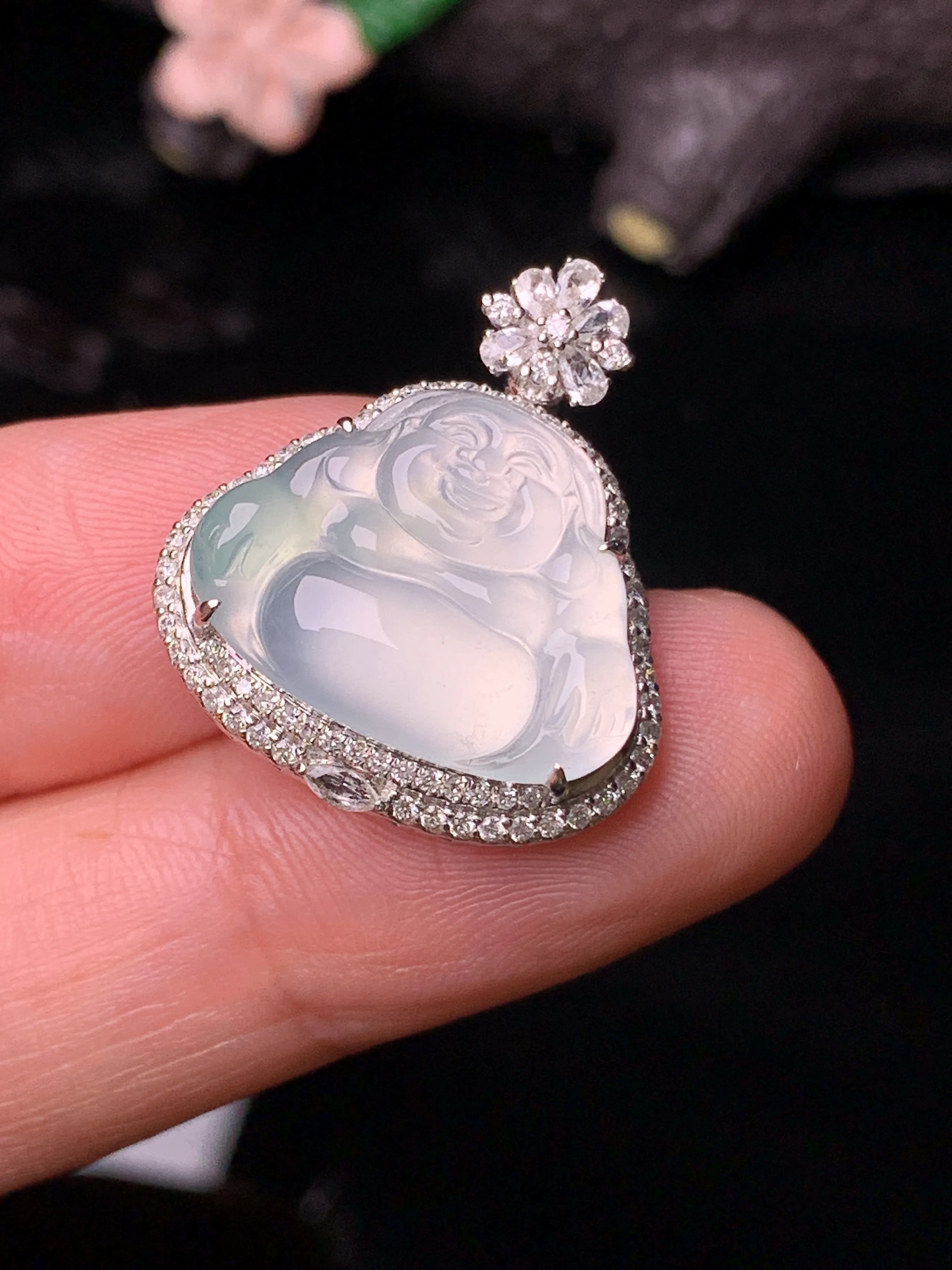 18k金钻镶嵌冰种佛公吊坠 玉质细腻 色泽清新艳丽  整体尺寸23.5*20*9.2