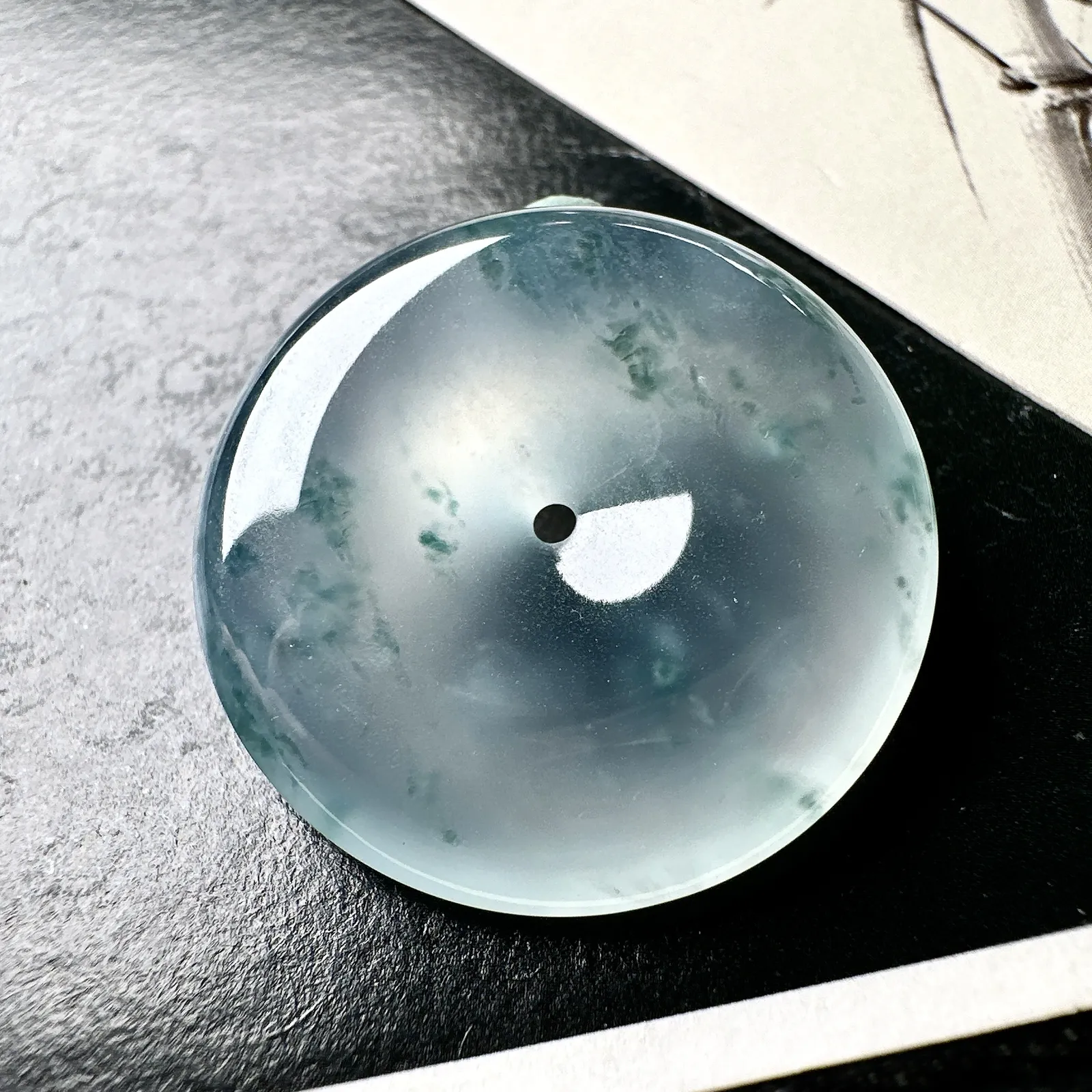 【冰种飘花平安扣】质地细腻，品质很好，冰感十足，胶感明显，收藏品质。