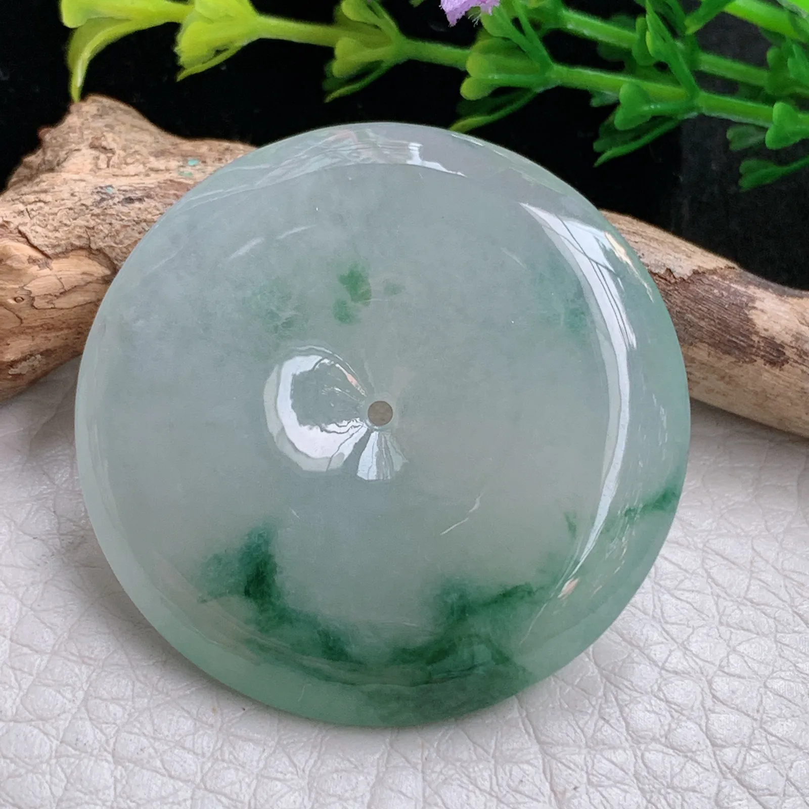 gp自然光39.8*6.5天然缅甸翡翠冰胶饱满飘花大平安扣 玉扣玉吊坠