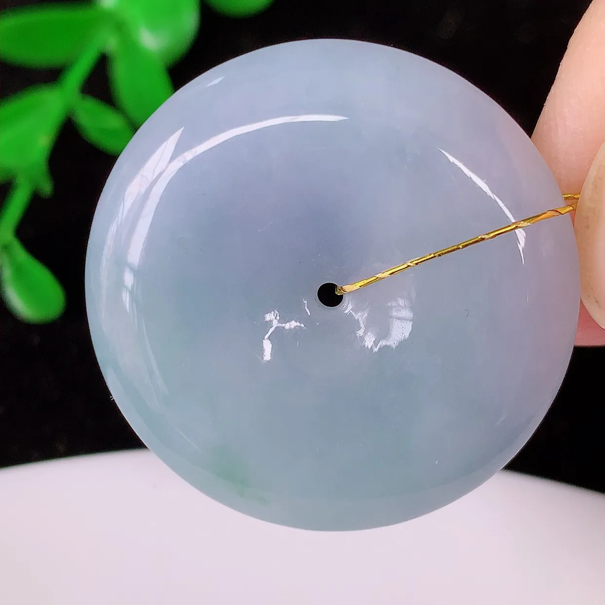 自然光实拍，冰润紫罗兰翡翠平安扣吊坠，玉扣，平安是福；很美的料子，平安扣佩戴优雅迷人！#35.29