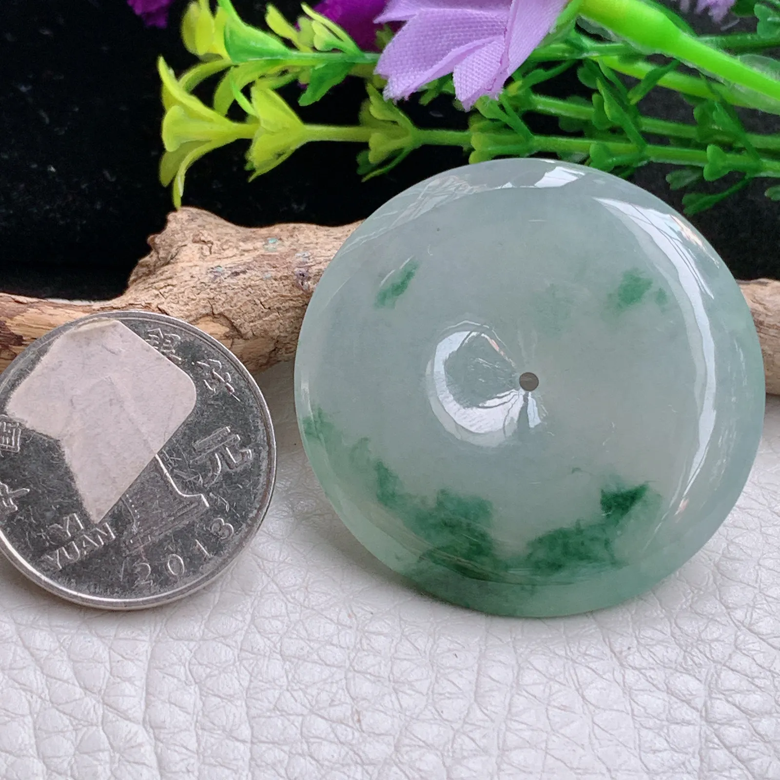 gp自然光39.8*6.5天然缅甸翡翠冰胶饱满飘花大平安扣 玉扣玉吊坠