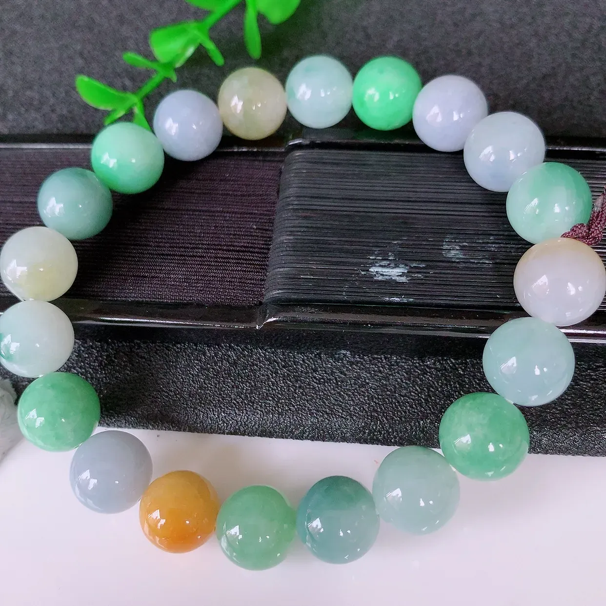 自然光实拍，冰润多宝翡翠手链，多彩翡翠手串，颜色丰富，料子细腻，高档大气，自戴送礼佳品！#46.29取一尺寸9.8mm