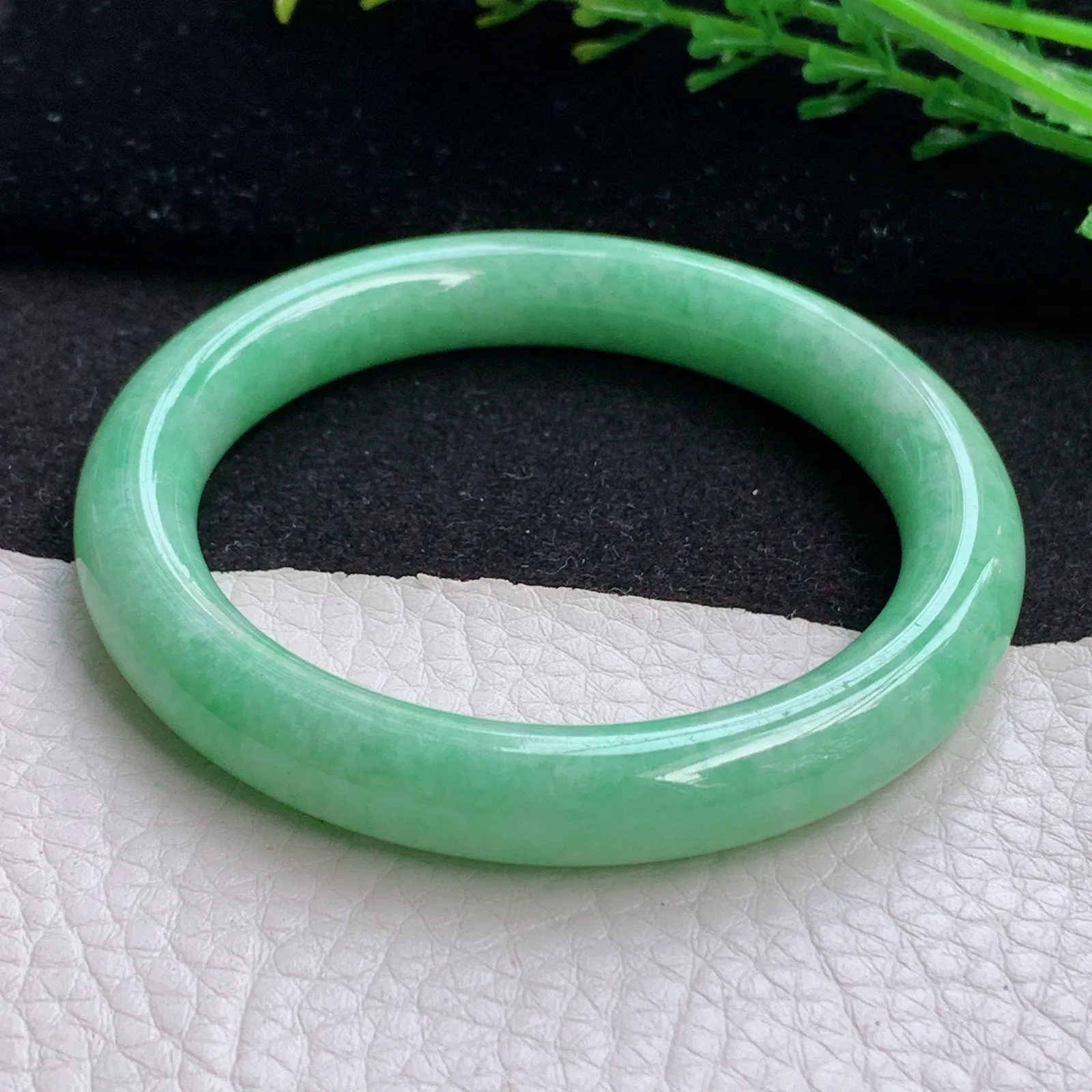 n小圈口52*9.5*8.6美人镯 缅甸翡翠a货玉手镯果绿秀气圆条玉手环