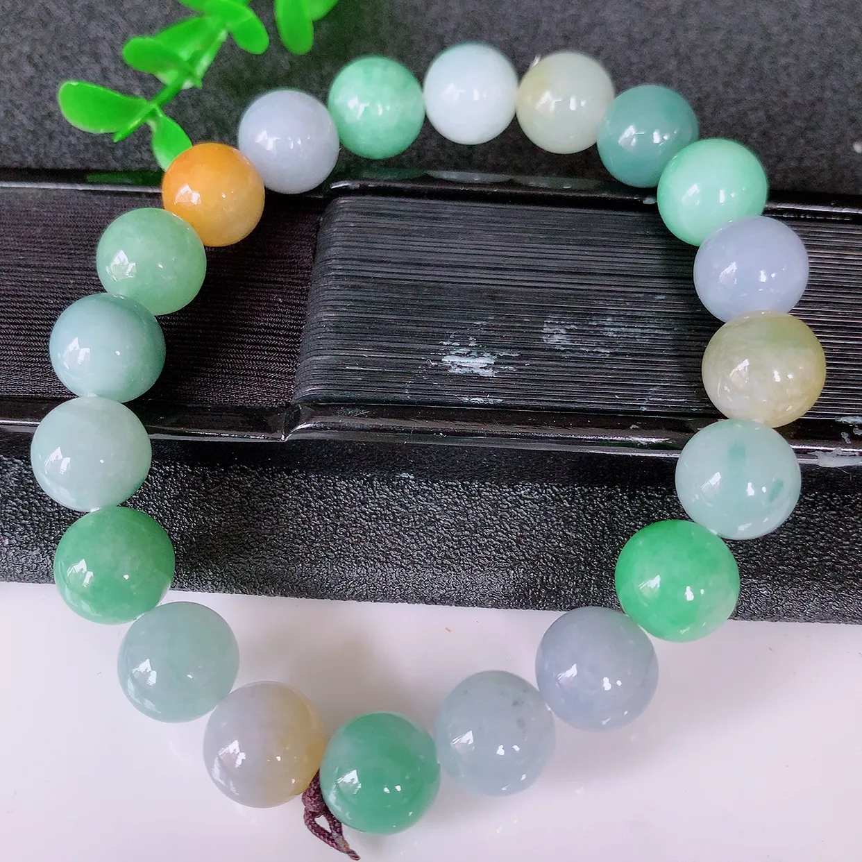 自然光实拍，冰润多宝翡翠手链，多彩翡翠手串，颜色丰富，料子细腻，高档大气，自戴送礼佳品！#46.29取一尺寸9.8mm