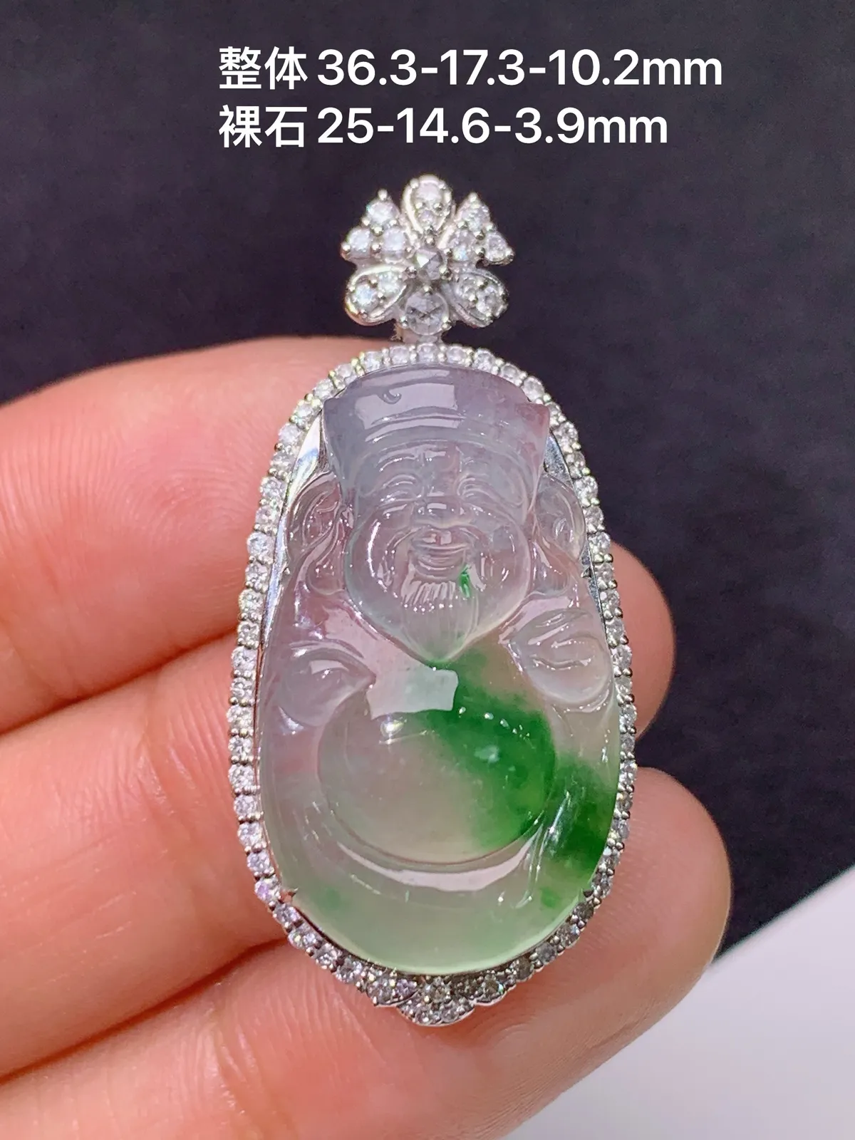 冰种飘绿财神吊坠，18k金镶嵌，冰润细腻，色阳，品相好，种水足 尺寸36.3*17.3*10.2
