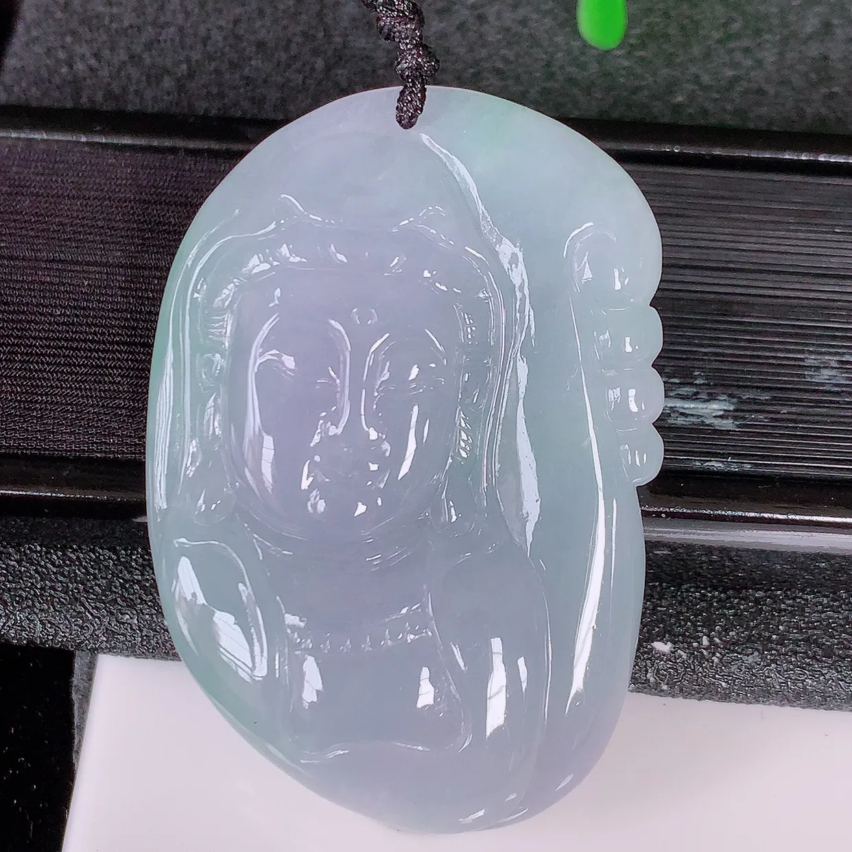 自然光实拍，冰润紫罗兰翡翠观音菩萨吊坠，赐福观音，玉润通透，慈祥端庄！#41.29