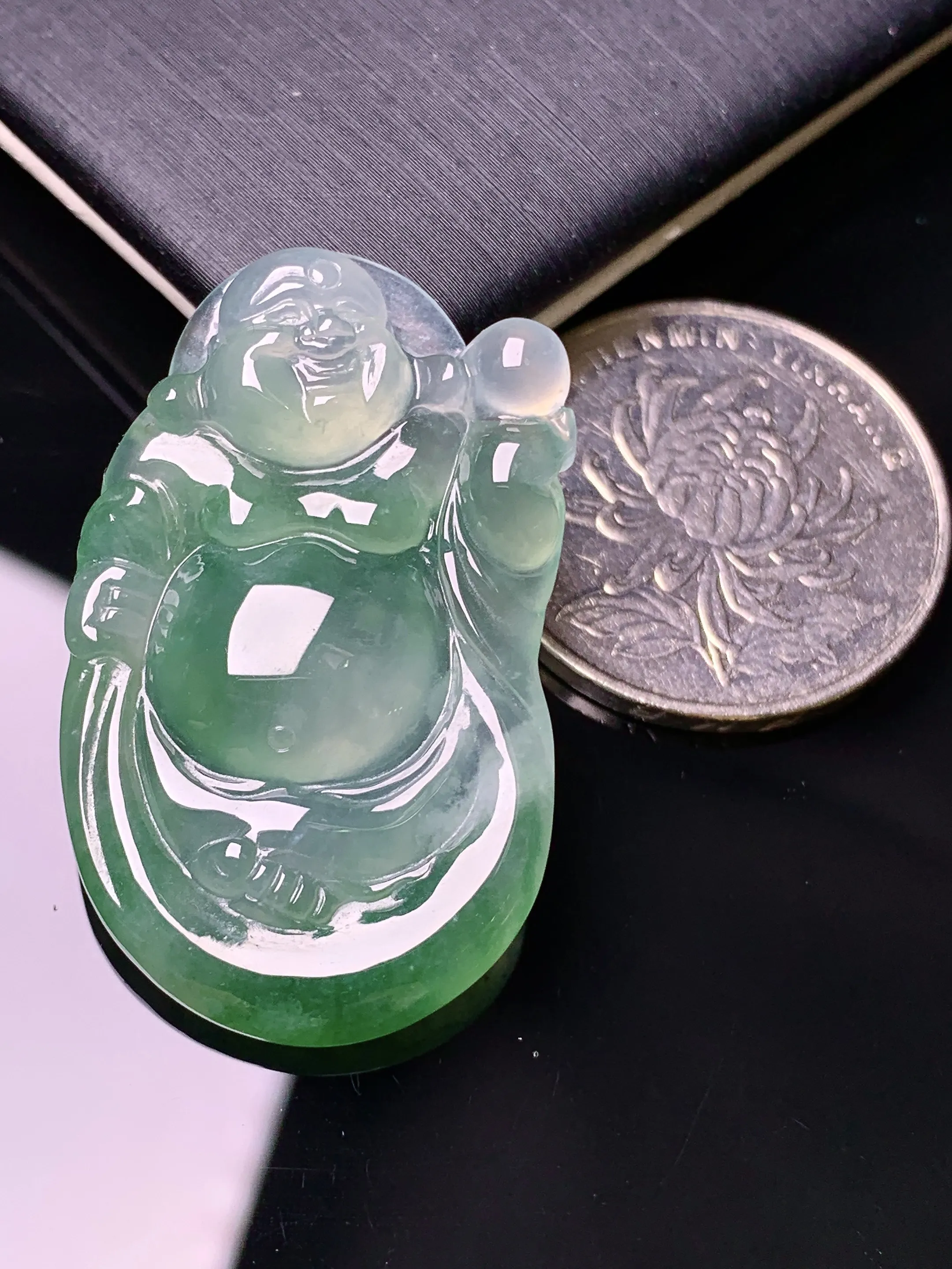 冰种佛公吊坠 玉质细腻 色泽清新艳丽  整体尺寸36.8*22.6*5.5