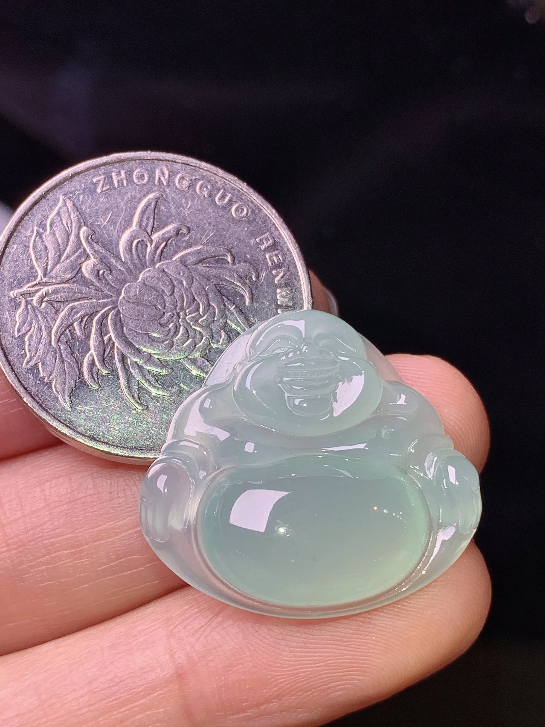 冰种浅绿佛公吊坠 玉质细腻 色泽清新艳丽  整体尺寸23*25*6