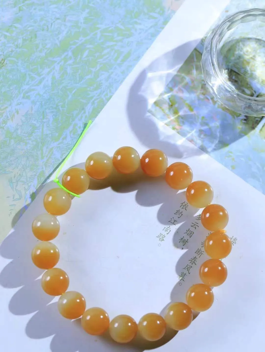 【珠圆玉润.手串】

精品和田玉糖白玉珠圆玉润手串 玉质温润细腻  整串打磨圆润，佩戴舒适。珠珠落玉盘，间关莺语花底滑，一生美好时光，无论身在何处，都有它相伴相守。事事顺遂，幸福美满，吉祥如意。重28.41克   尺寸取一9.2mm   FDL-31120206