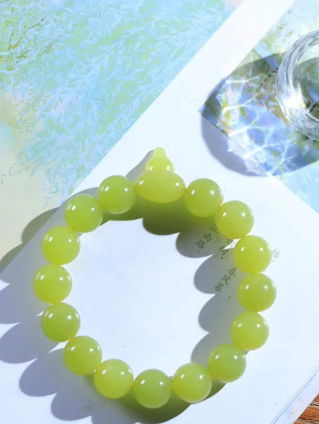 【珠圆玉润.手串】

精品和田玉黄口珠圆玉润手串 玉质温润细腻  整串打磨圆润，佩戴舒适。珠珠落玉盘，间关莺语花底滑，一生美好时光，无论身在何处，都有它相伴相守。事事顺遂，幸福美满，吉祥如意。重56.79克 尺寸取一12.5mm  FD L-791200268