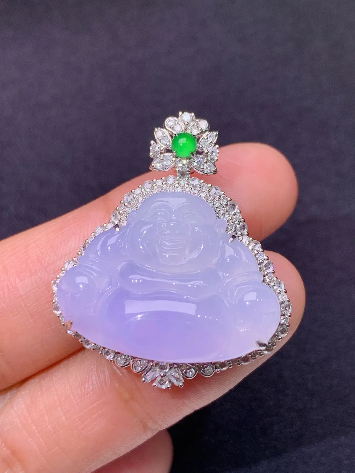 紫罗兰笑佛吊坠，18k金镶嵌，温润细腻，颜色鲜艳 尺寸30.6*26.7*9