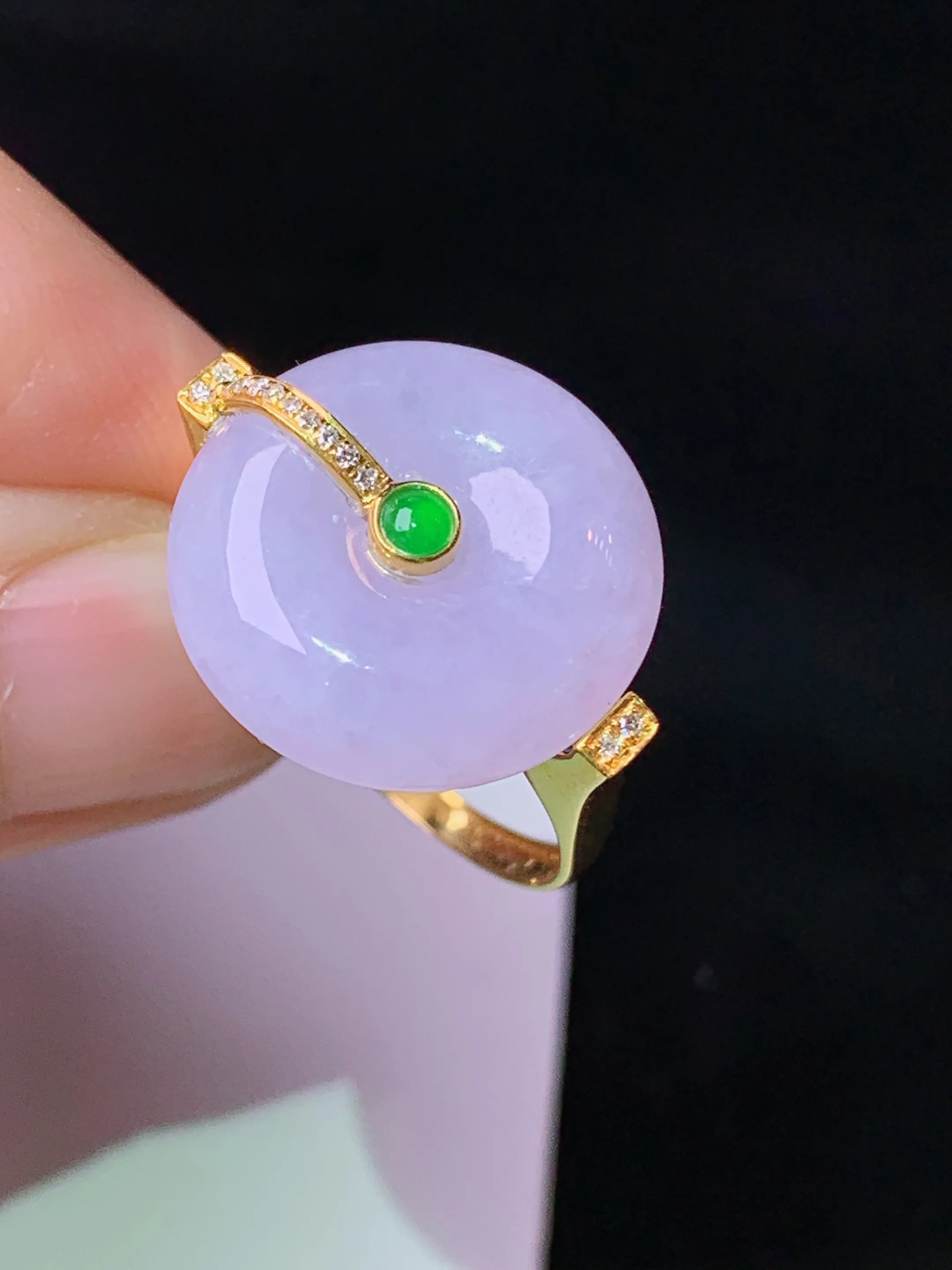 18k金钻镶嵌紫罗兰戒指 玉质细腻 色泽清新艳丽 圈口12.5 整体尺寸16.3*5.8