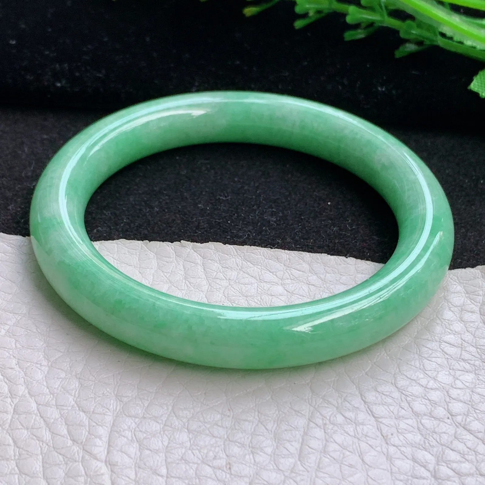 n小圈口52*9.5*8.6美人镯 缅甸翡翠a货玉手镯果绿秀气圆条玉手环