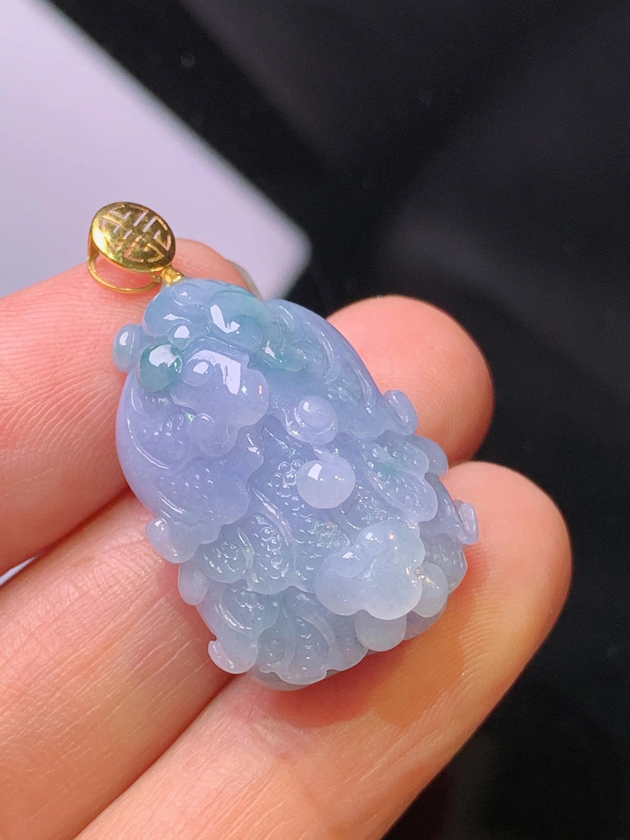 18k金镶嵌紫罗兰白菜吊坠 玉质细腻 色泽清新艳丽  整体尺寸32.5*17.6*12.5