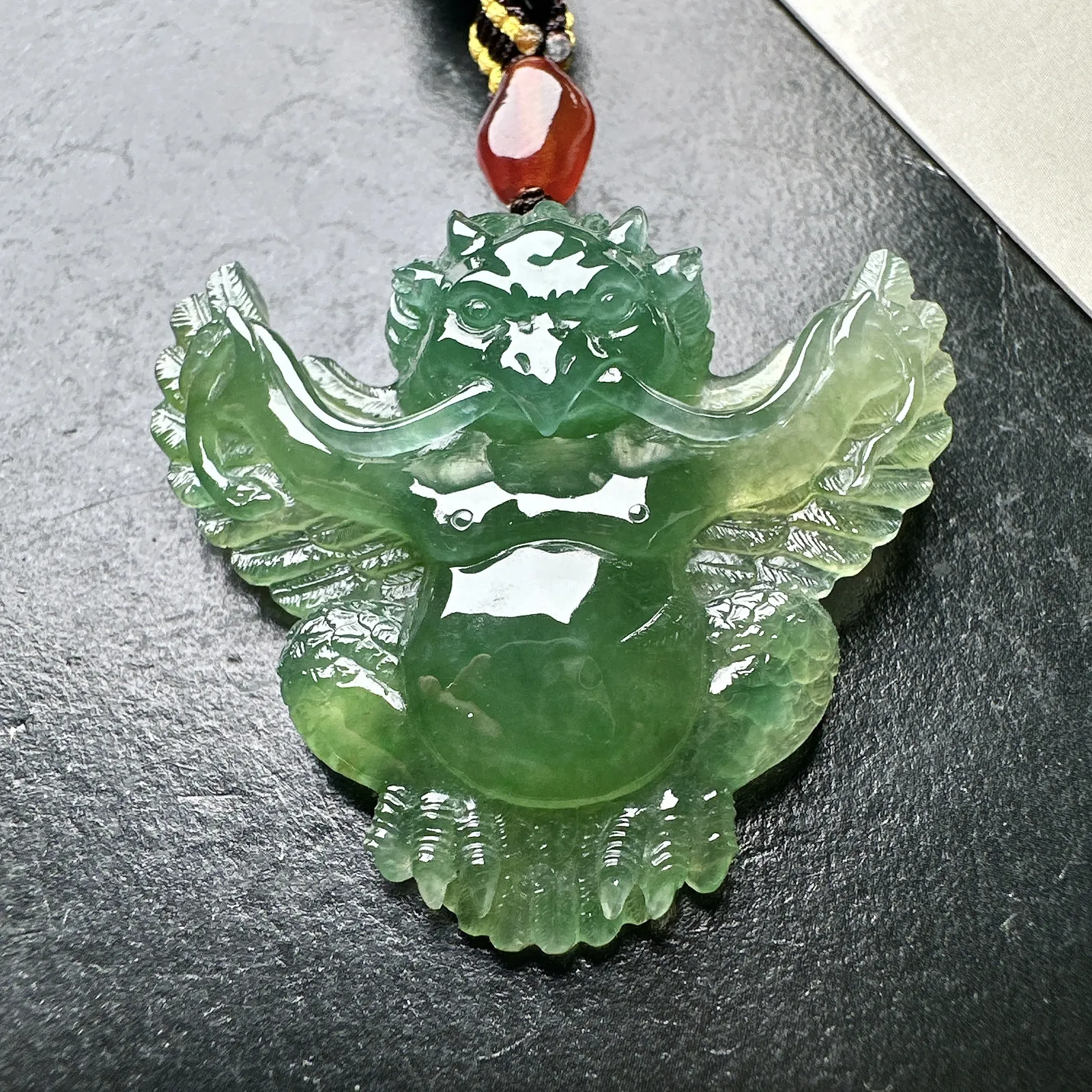 【冰种晴绿迦楼罗吊坠】精品，质地细腻，通透度上佳，冰感十足，适合佩戴。