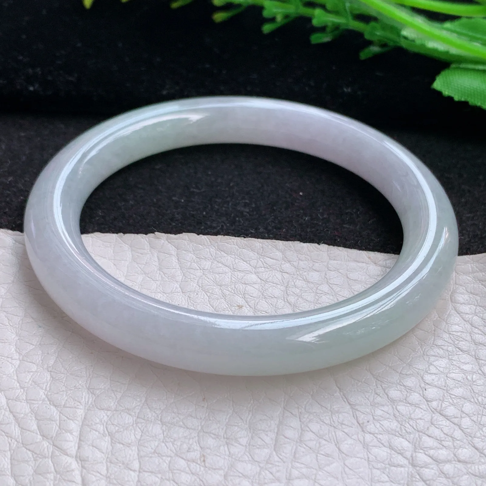 n自然光54*8.5*8.7叮当镯 缅甸翡翠a货玉手镯淡雅圆条玉手环