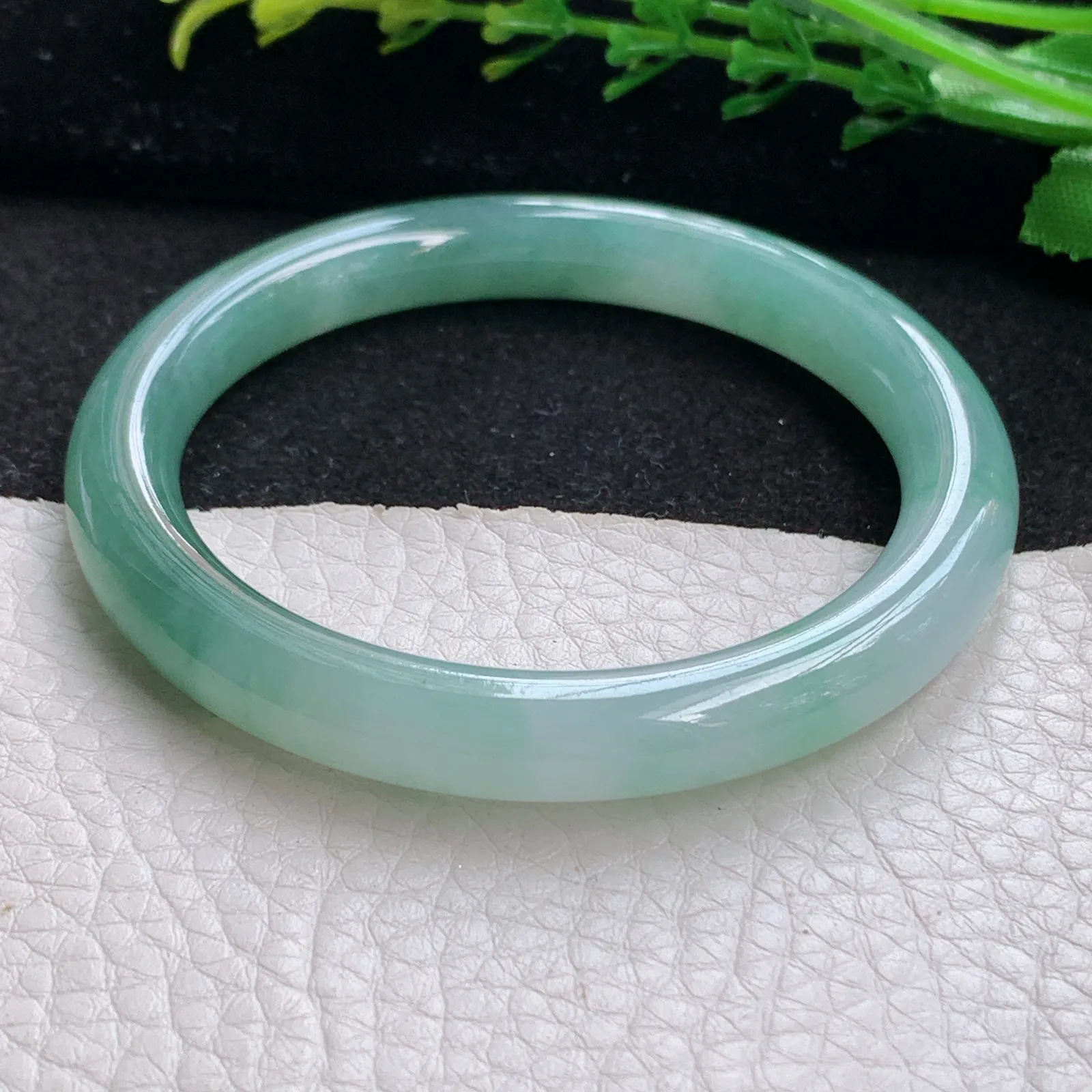 xo自然光53.8*8.5*8.3美人镯 缅甸翡翠a货玉手镯冰胶秀美圆条玉手环 叮当