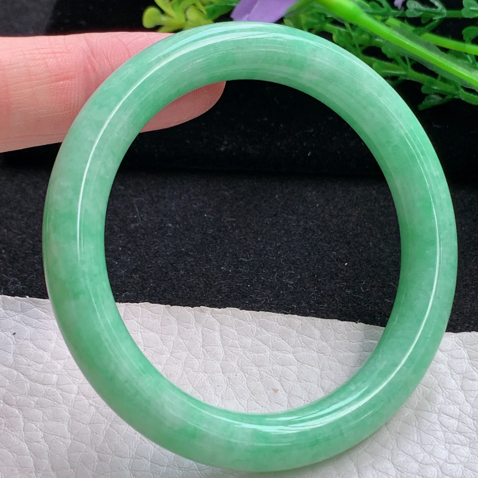 n小圈口52*9.5*8.6美人镯 缅甸翡翠a货玉手镯果绿秀气圆条玉手环