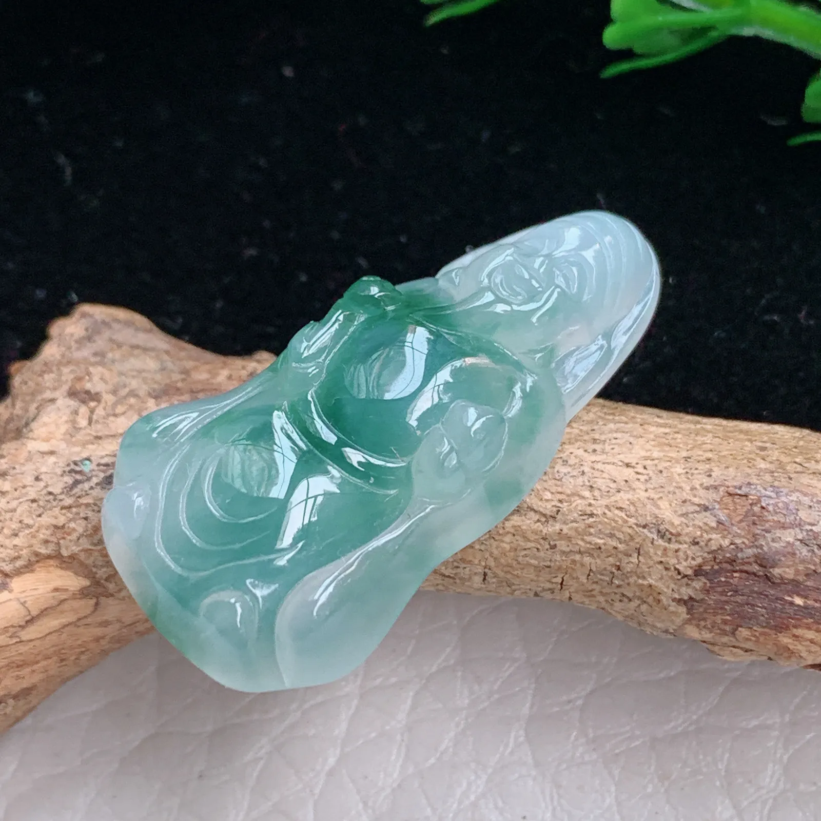 gp自然光30.9*15.7*6天然缅甸翡翠冰胶飘花立体财神爷 财爷玉吊坠